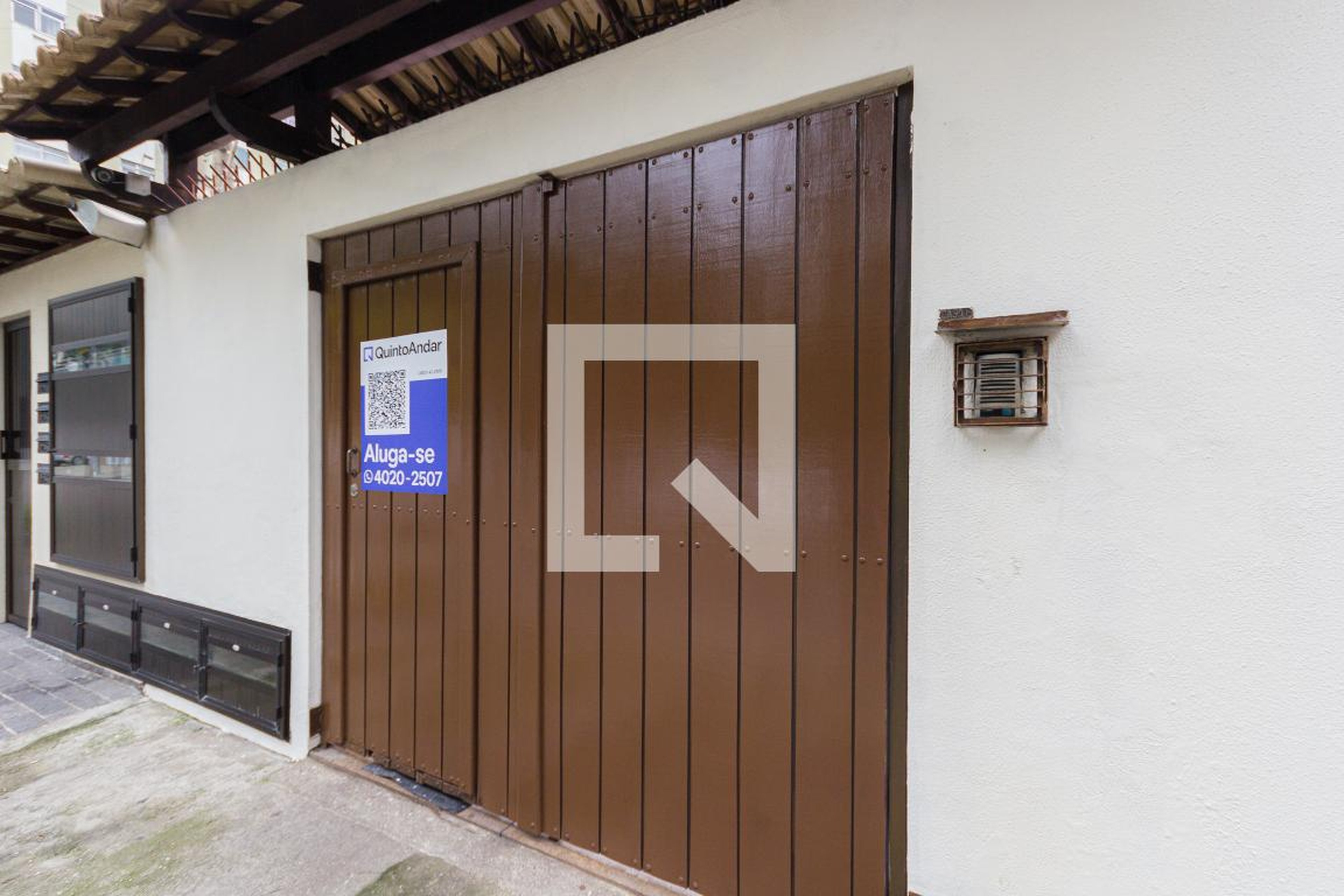 Fachada Condomínio em Rua Ituverava, 689