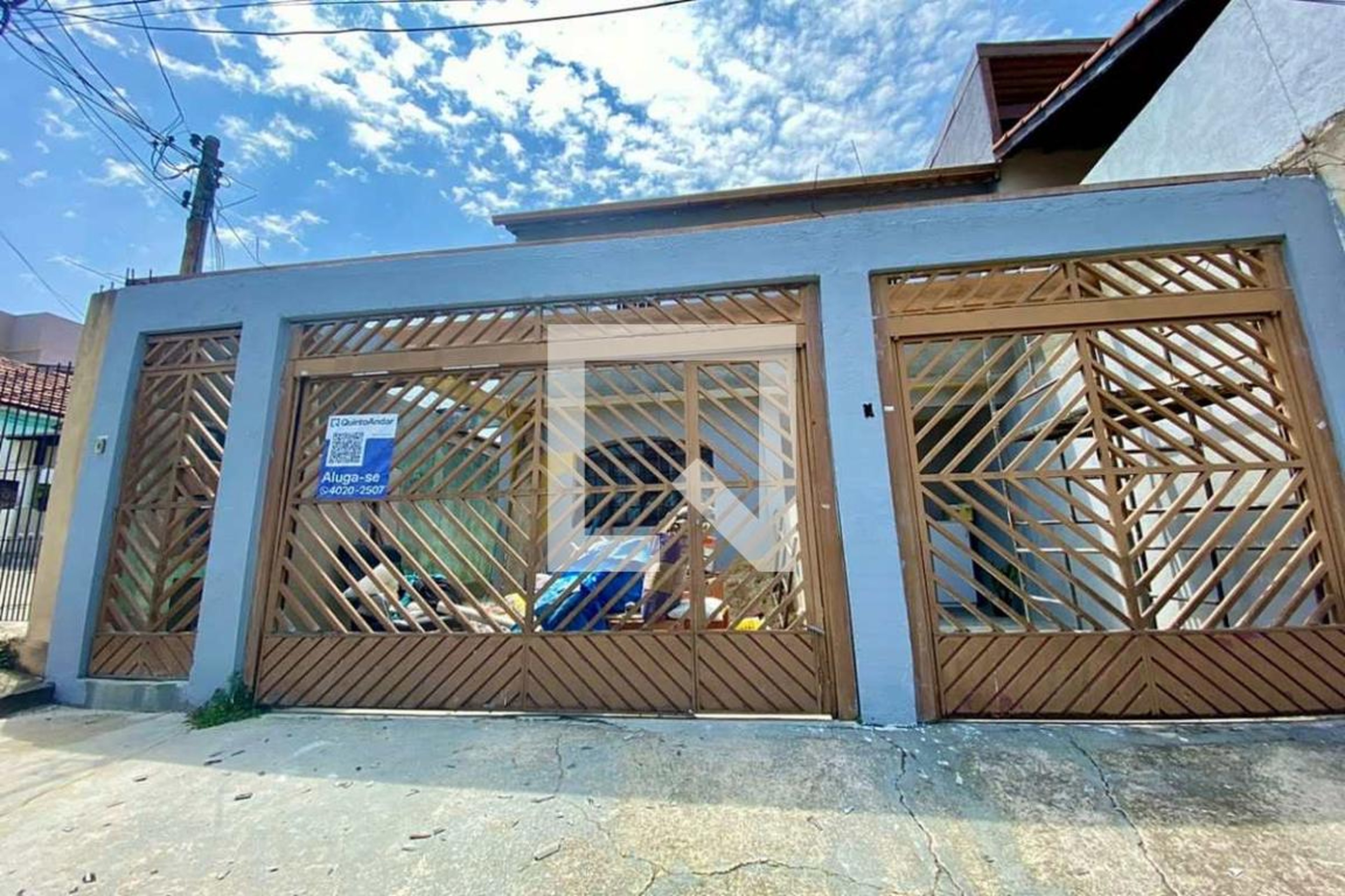 Fachada Condomínio em Rua Matias da Cunha, 197