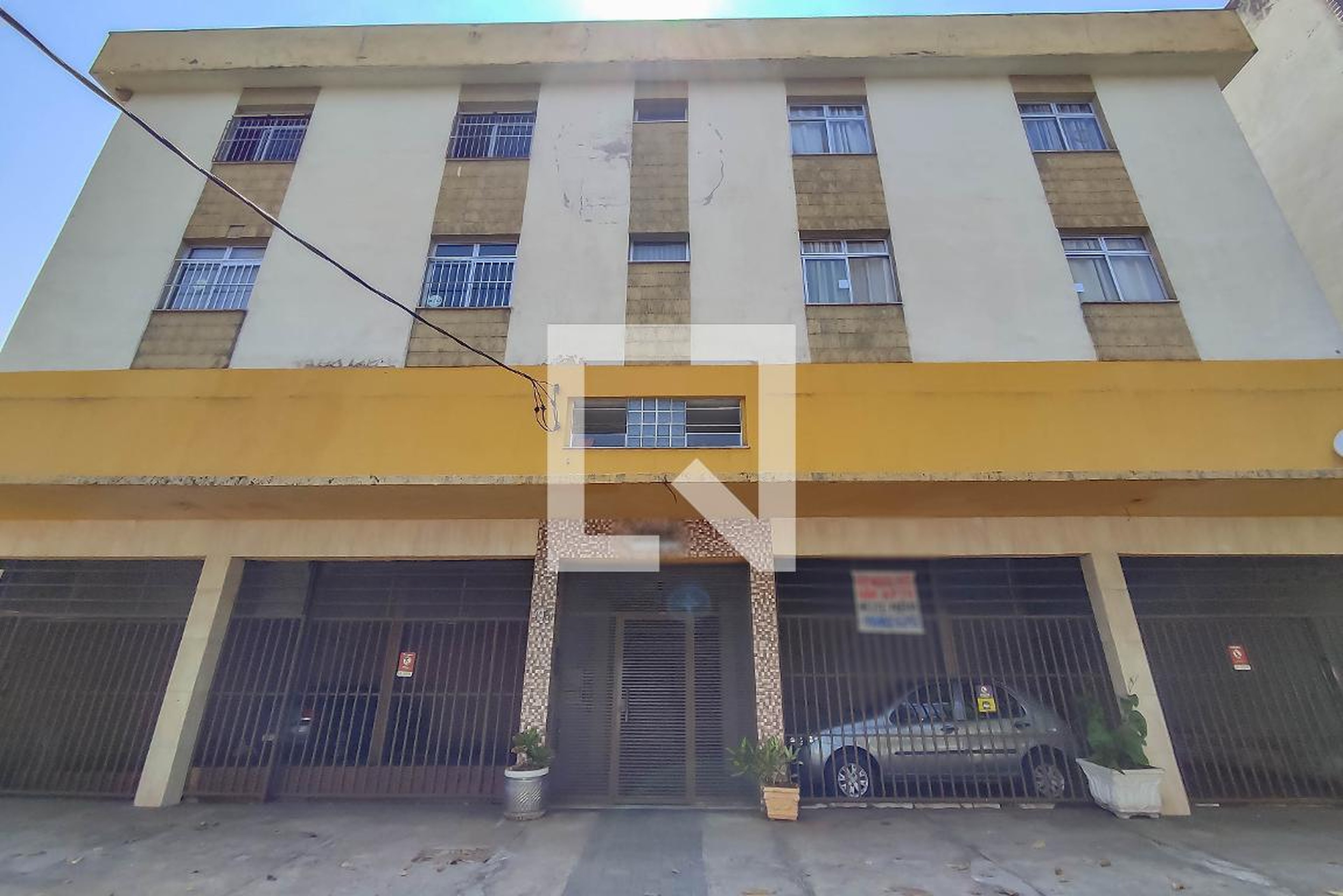 Fachada Condomínio em Rua Maria Beatriz, 1061