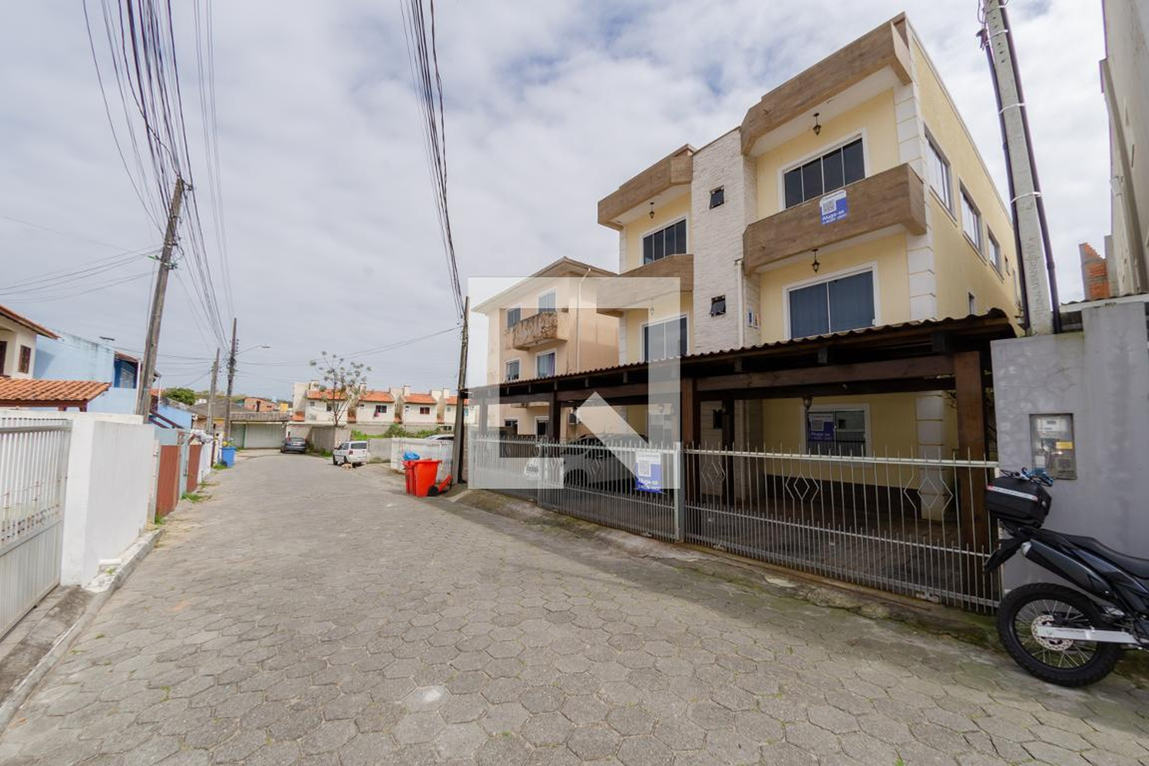 Fachada Condomínio em Servidão do Jura, 432