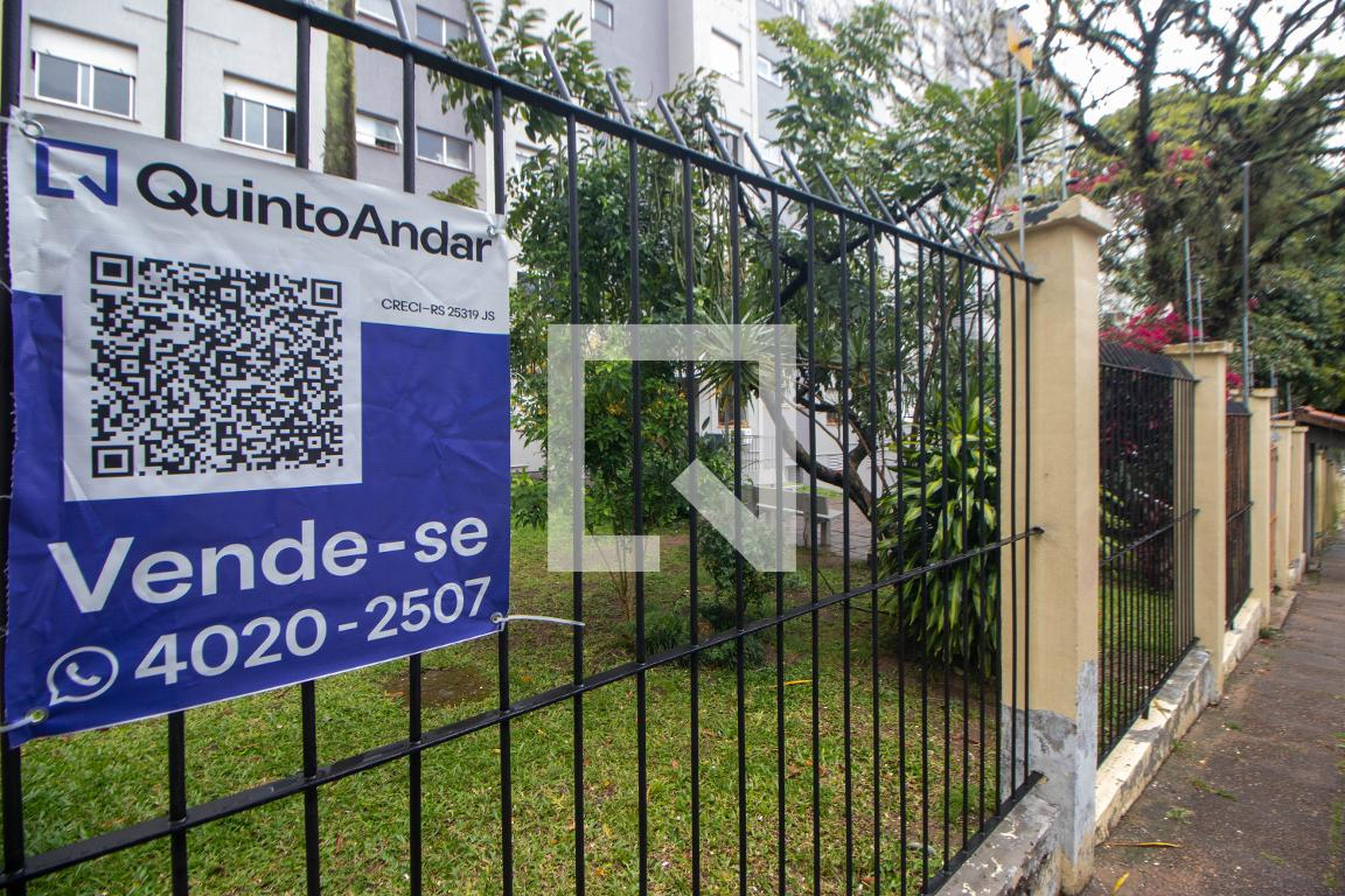 Fachada do Condomínio Condomínio Jacarandás IV