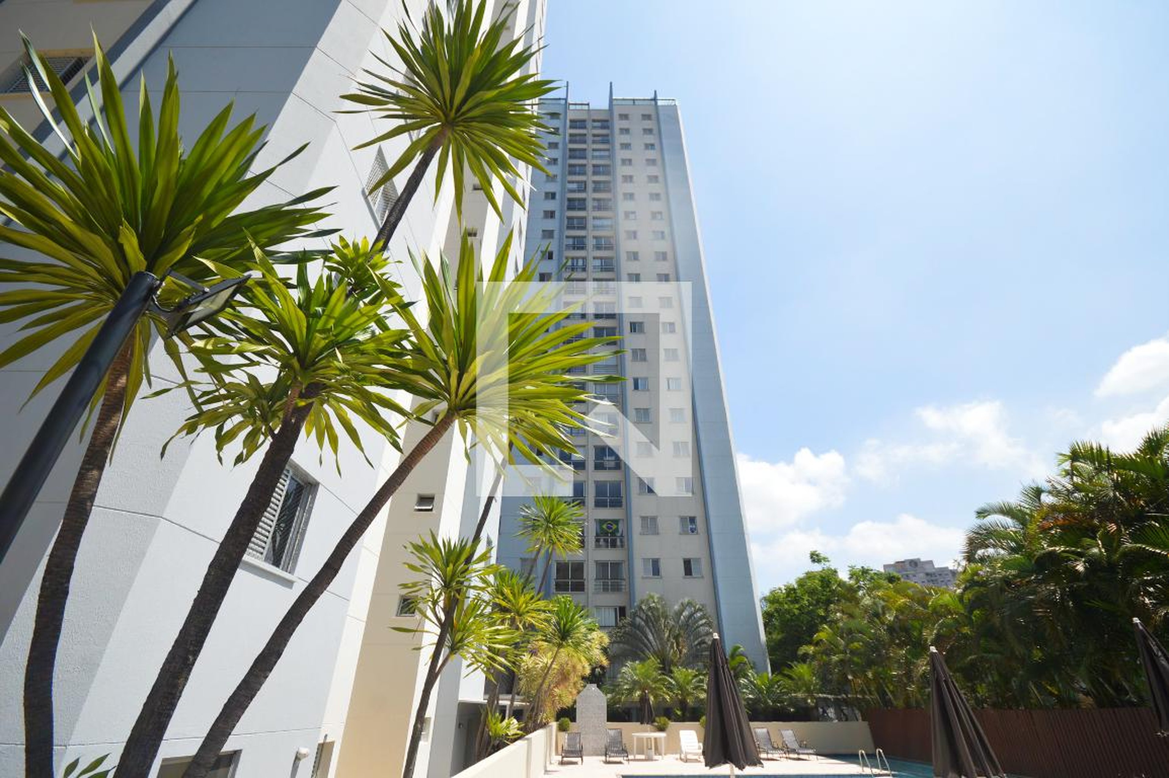 Fachada Condomínio em Rua Francisco Justino de Azevedo, 80