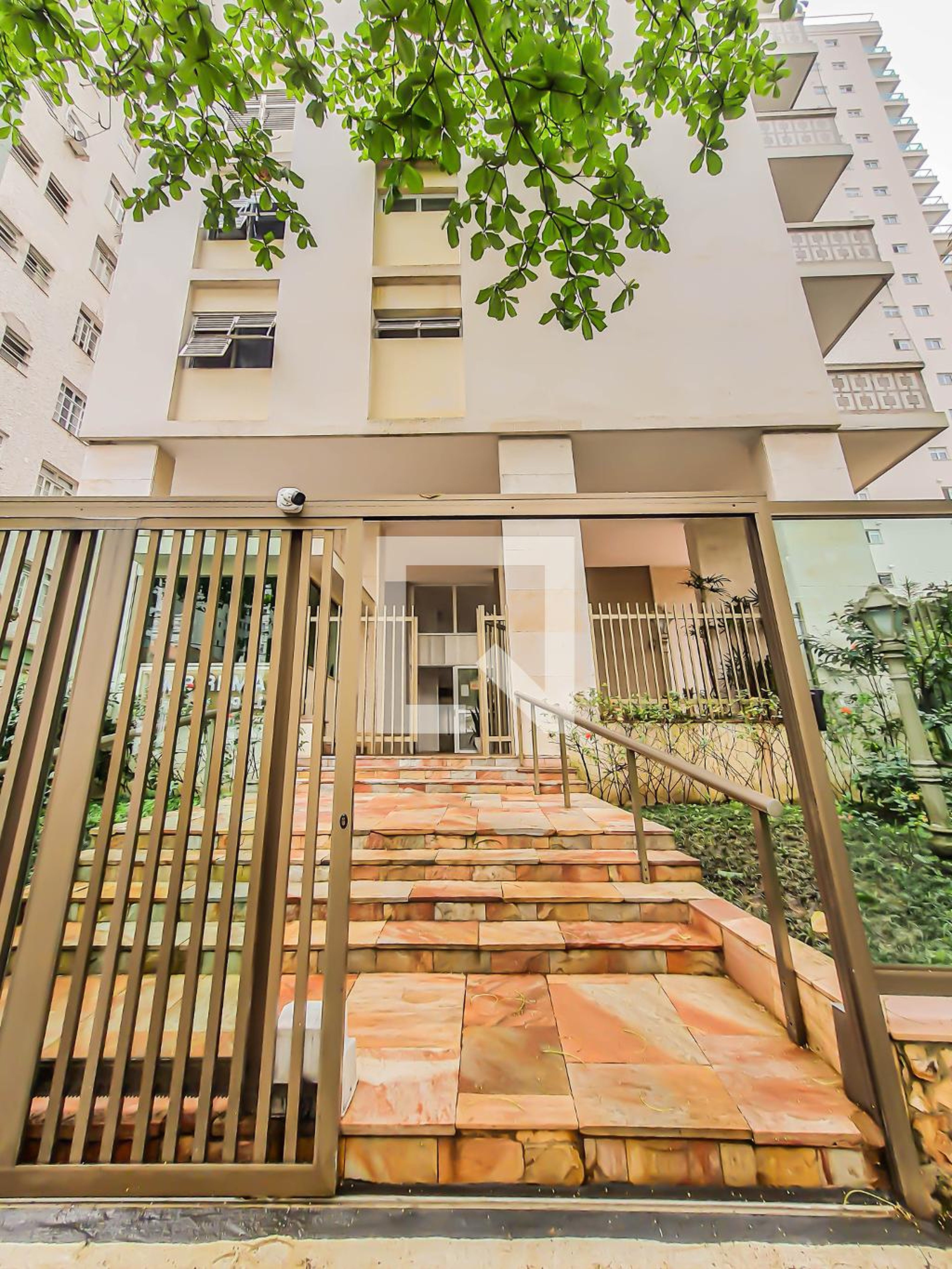 Fachada do Prédio Condomínio Embirema