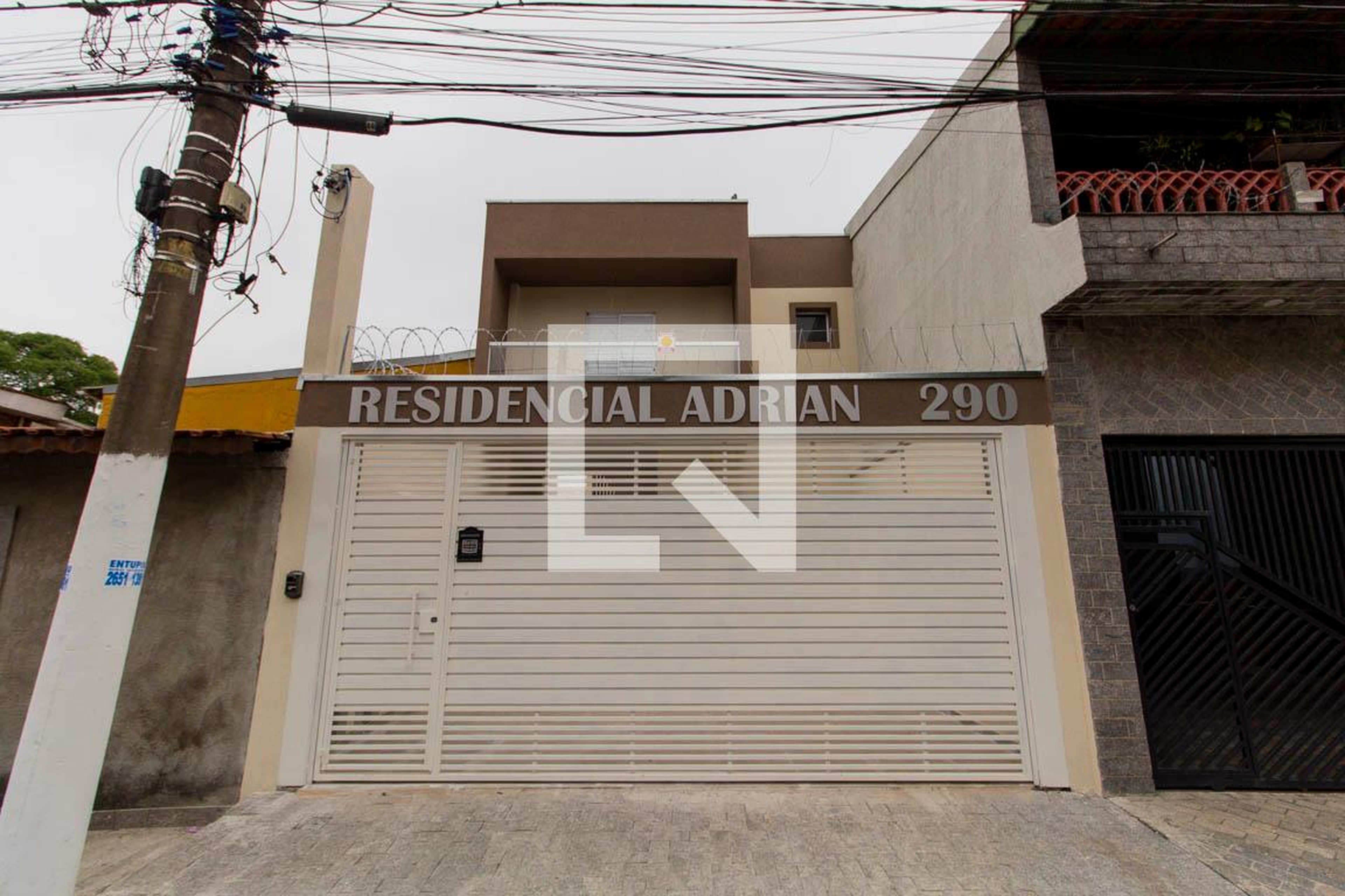 Fachada Residencial Adrian