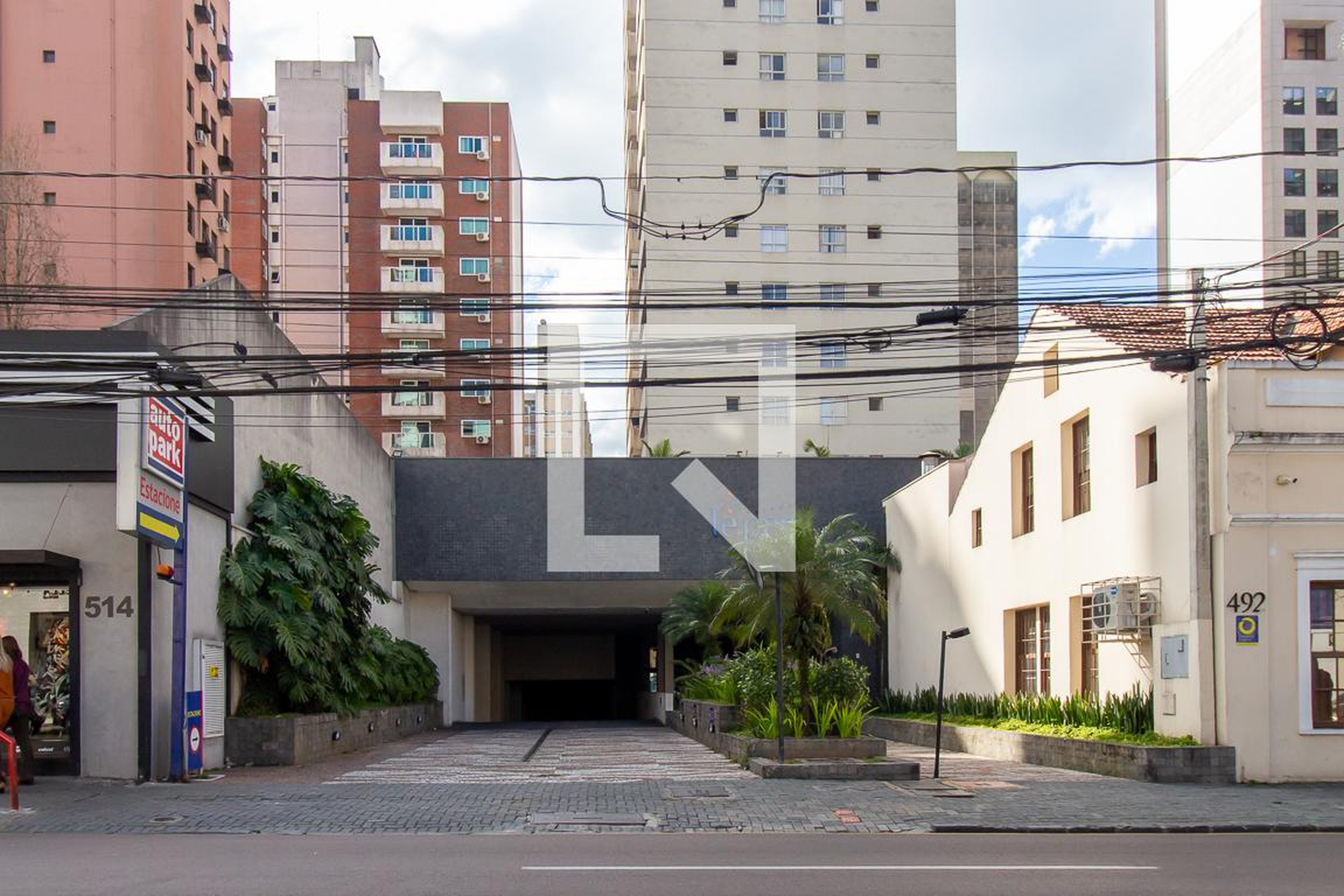 Fachada do Condomínio Edifício Comercial Corporate Emiliano