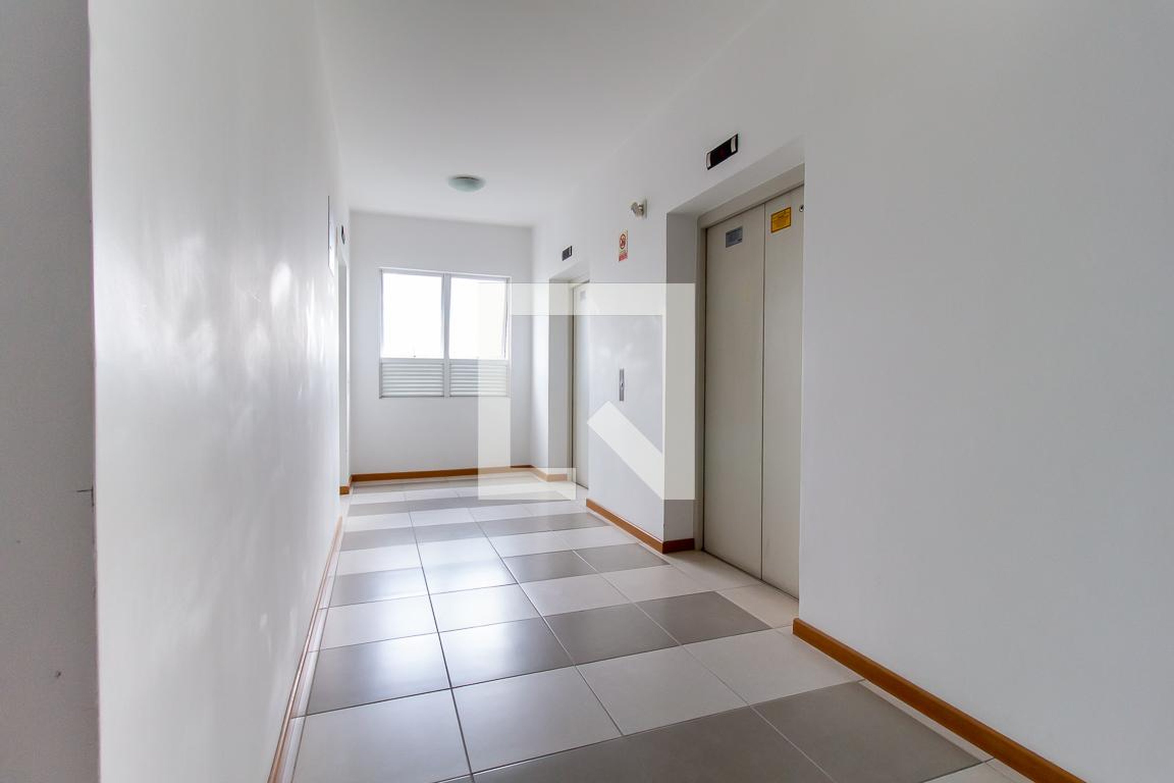 Hall - Edifício Comercial Corporate Emiliano