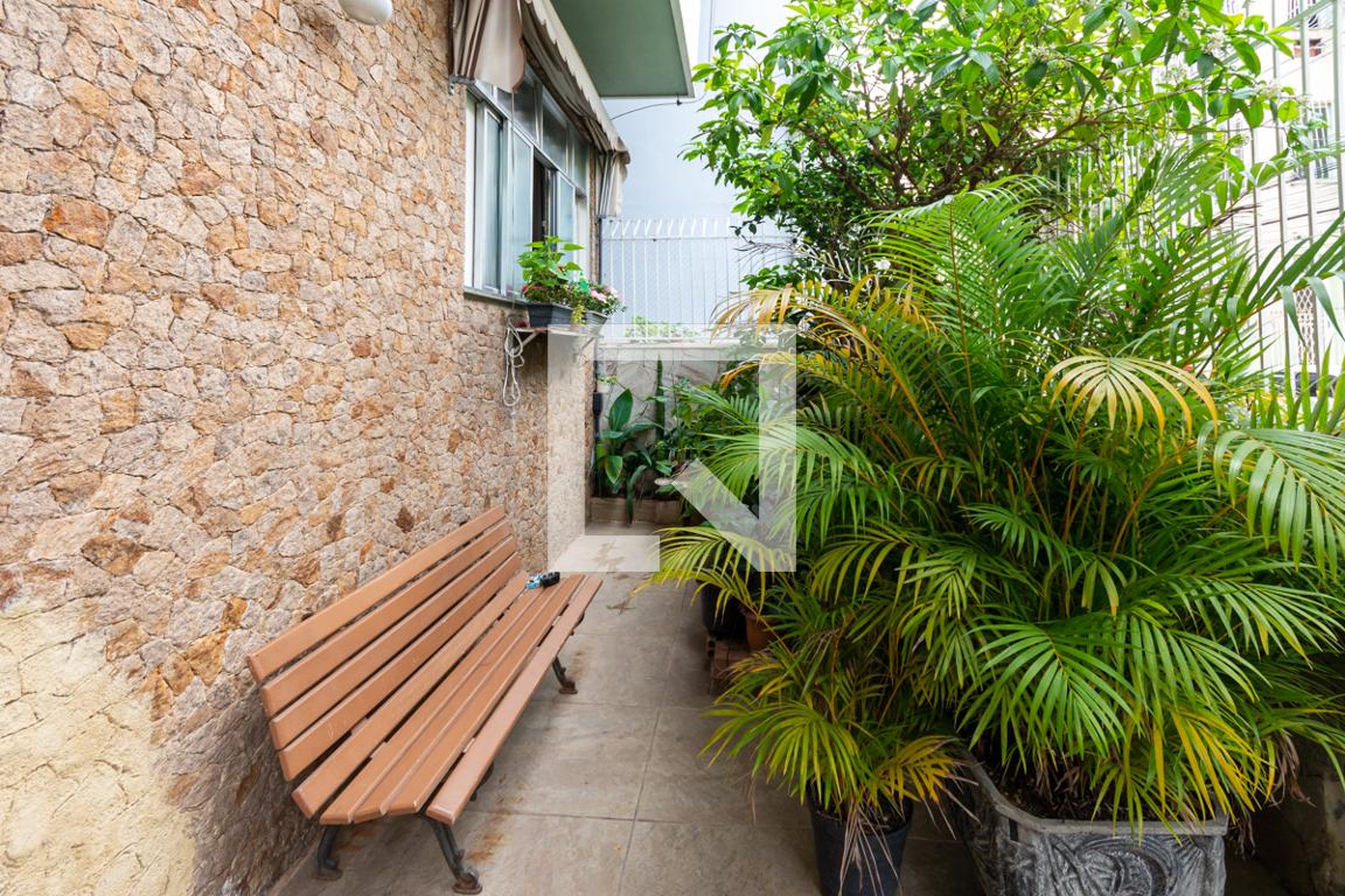 Fachada Condomínio em Rua Caruso, 36