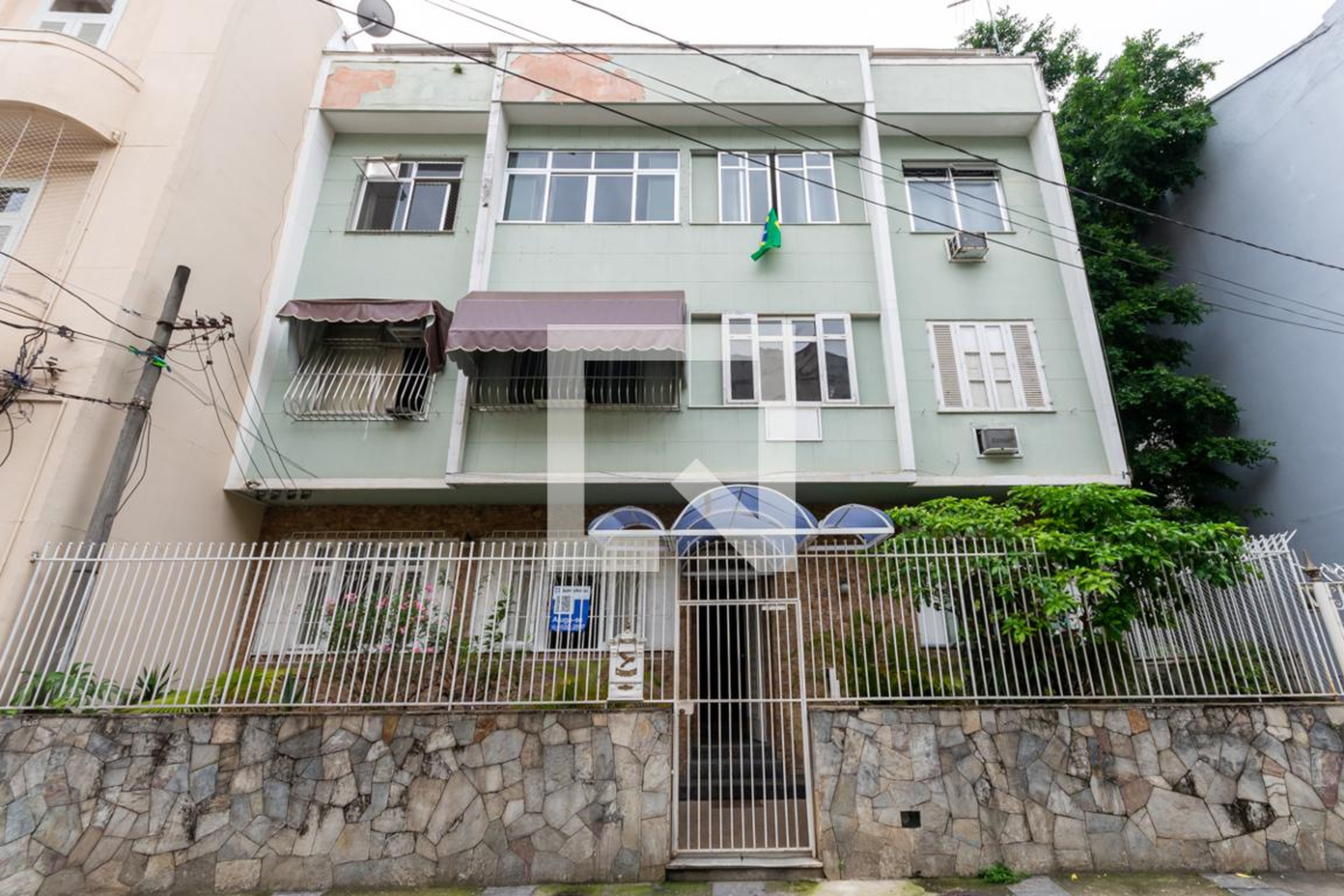 Fachada Condomínio em Rua Caruso, 36