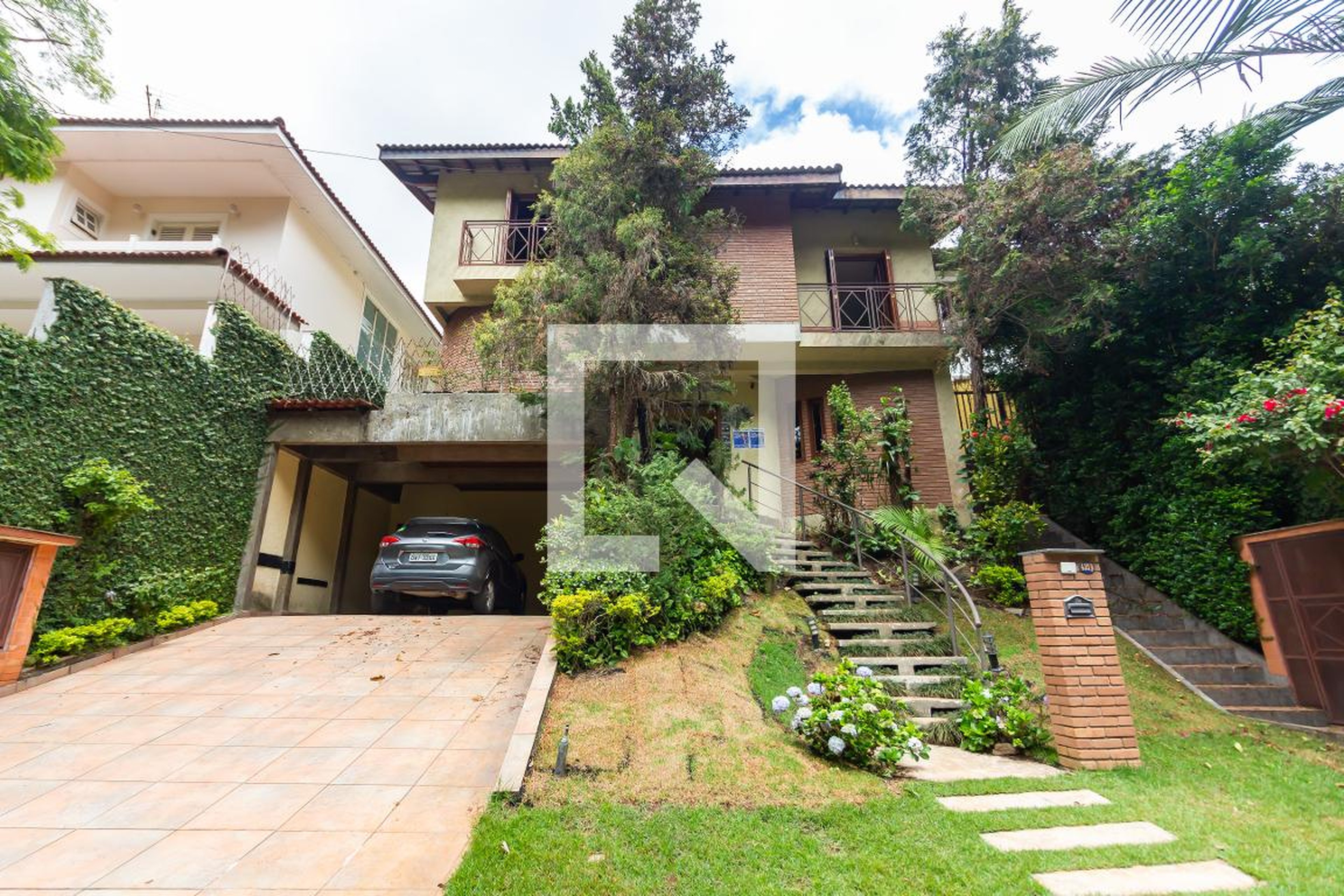 Fachada Condomínio em Rua Dionísio Murcovic, 435