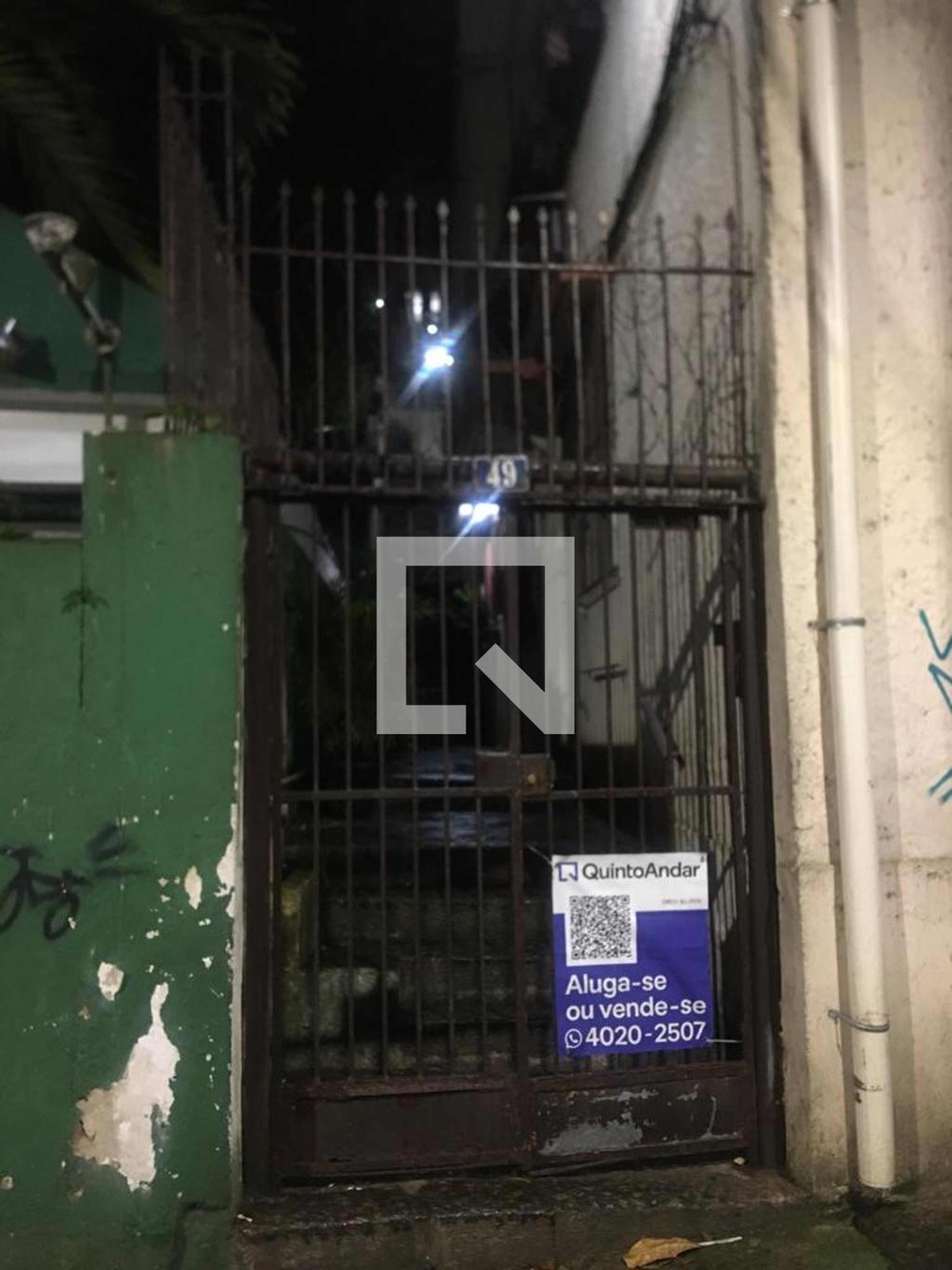 Fachada Condomínio em Rua Hermenegildo de Barros, 49