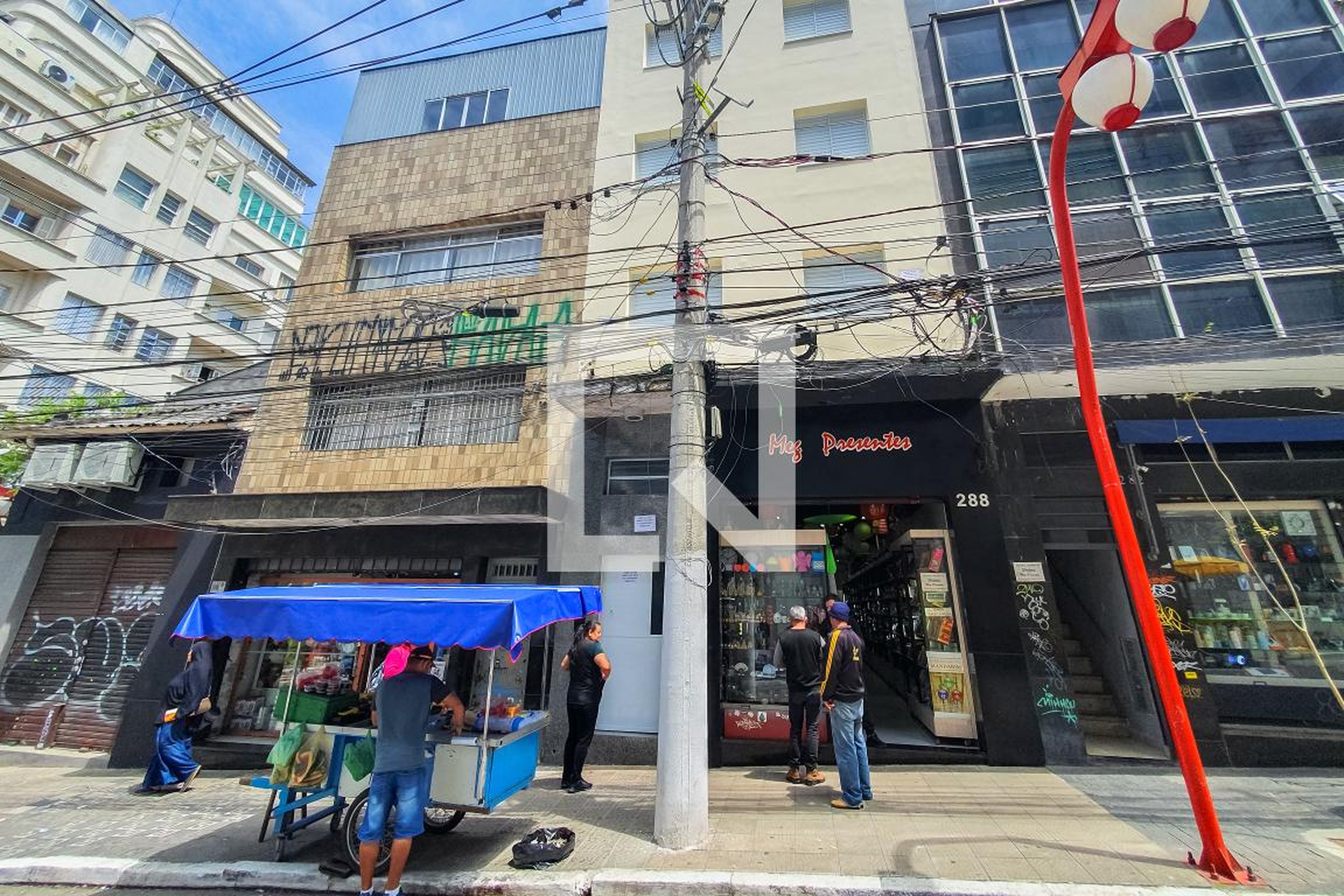 Fachada Condomínio em Rua Galvão Bueno, 290