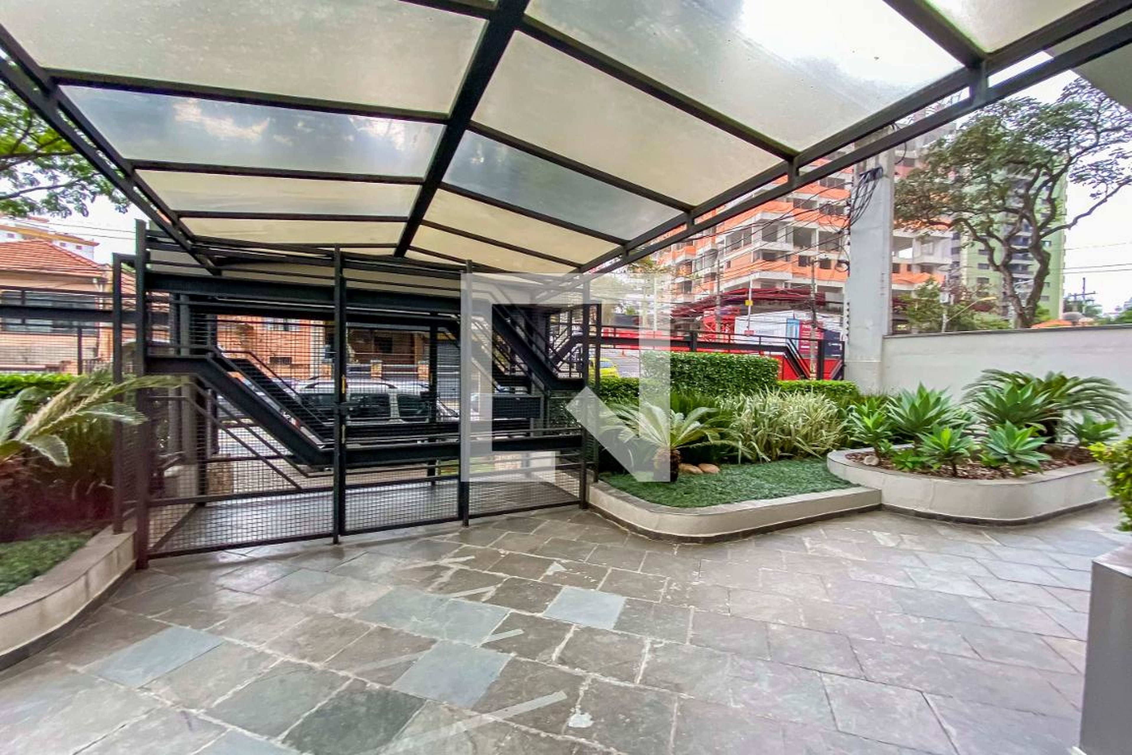 Entrada Condomínio em Rua Pascal, 104