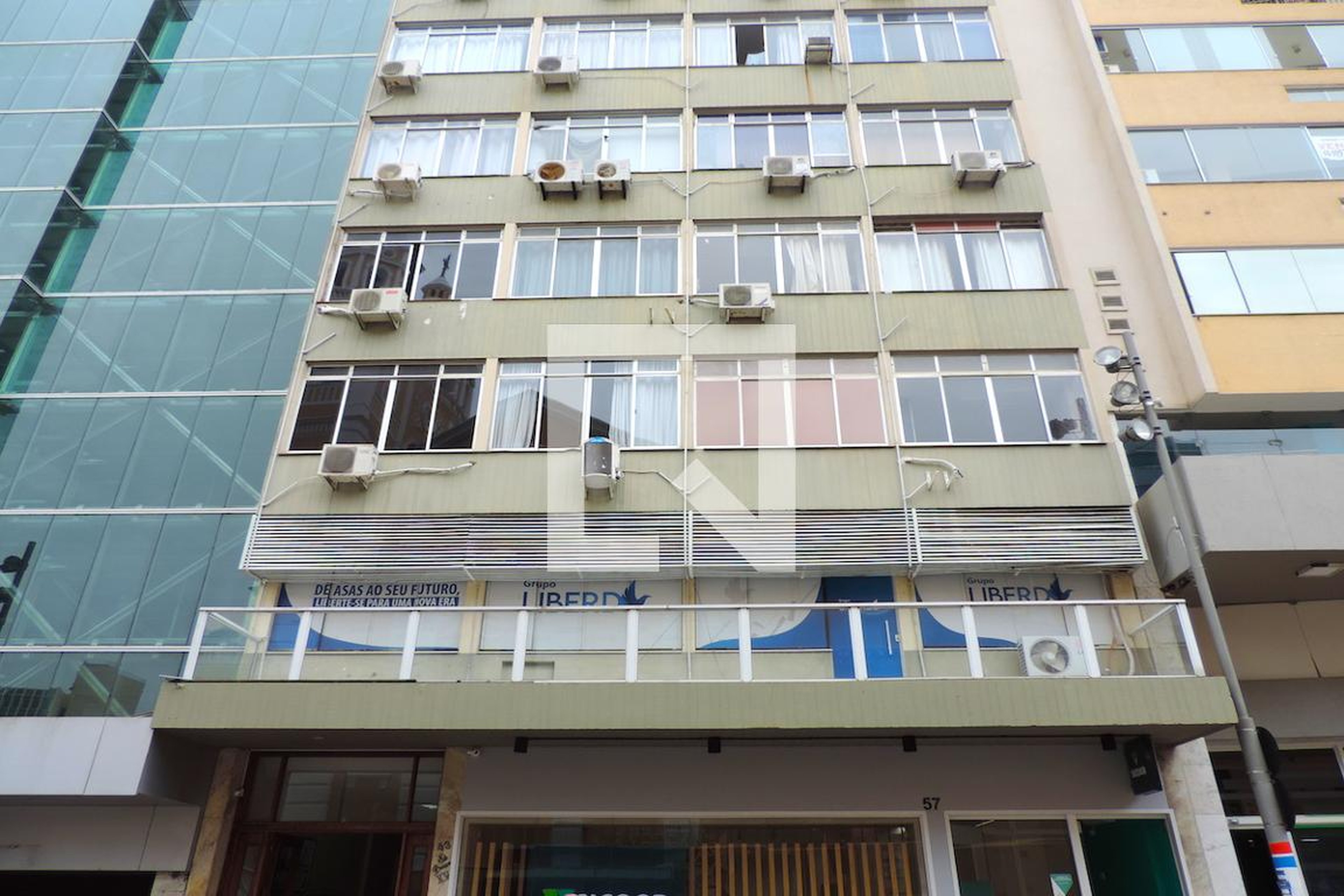 Fachada do Condomínio Condomínio em Rua Arcipreste Paiva, 43