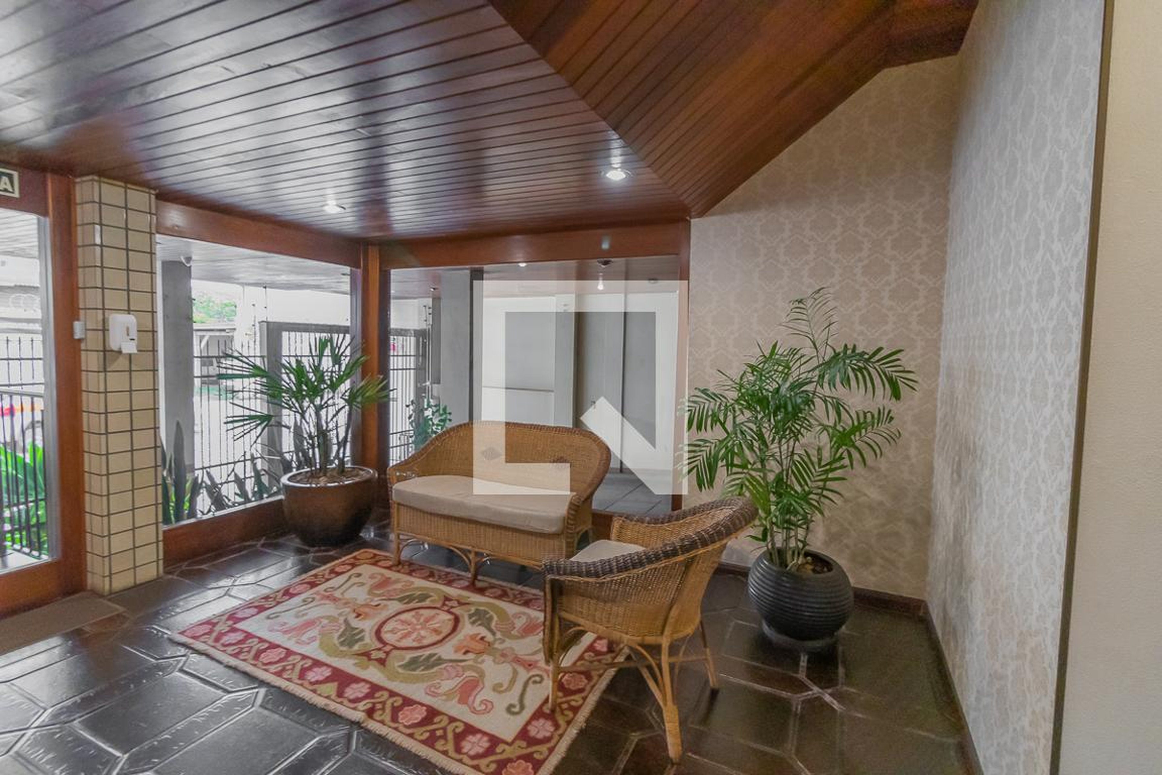 Hall - Petit Chateau