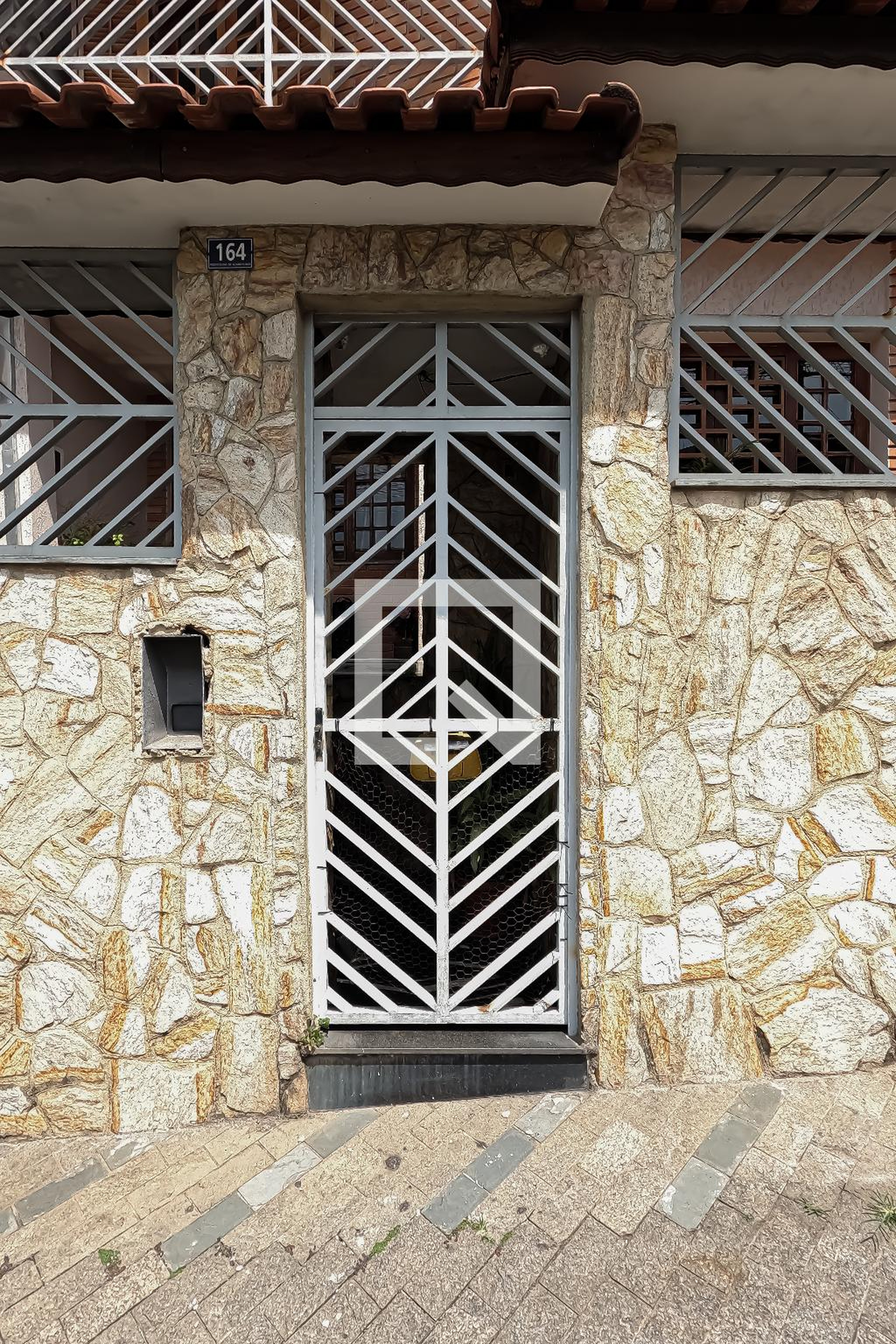 Entrada Condomínio em Rua Frederico Ozanan, 164