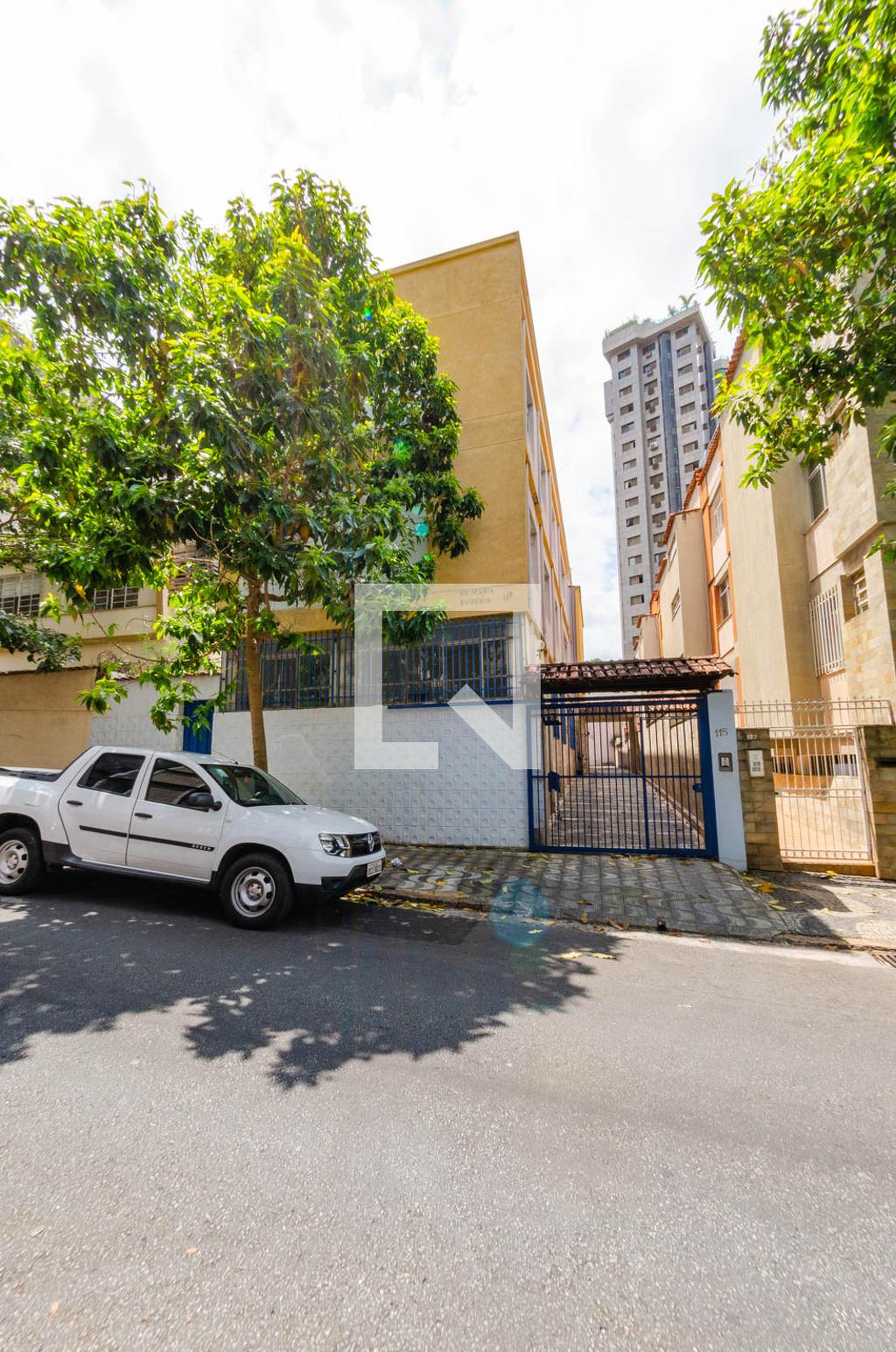 Fachada Condomínio em Rua Santa Helena, 115