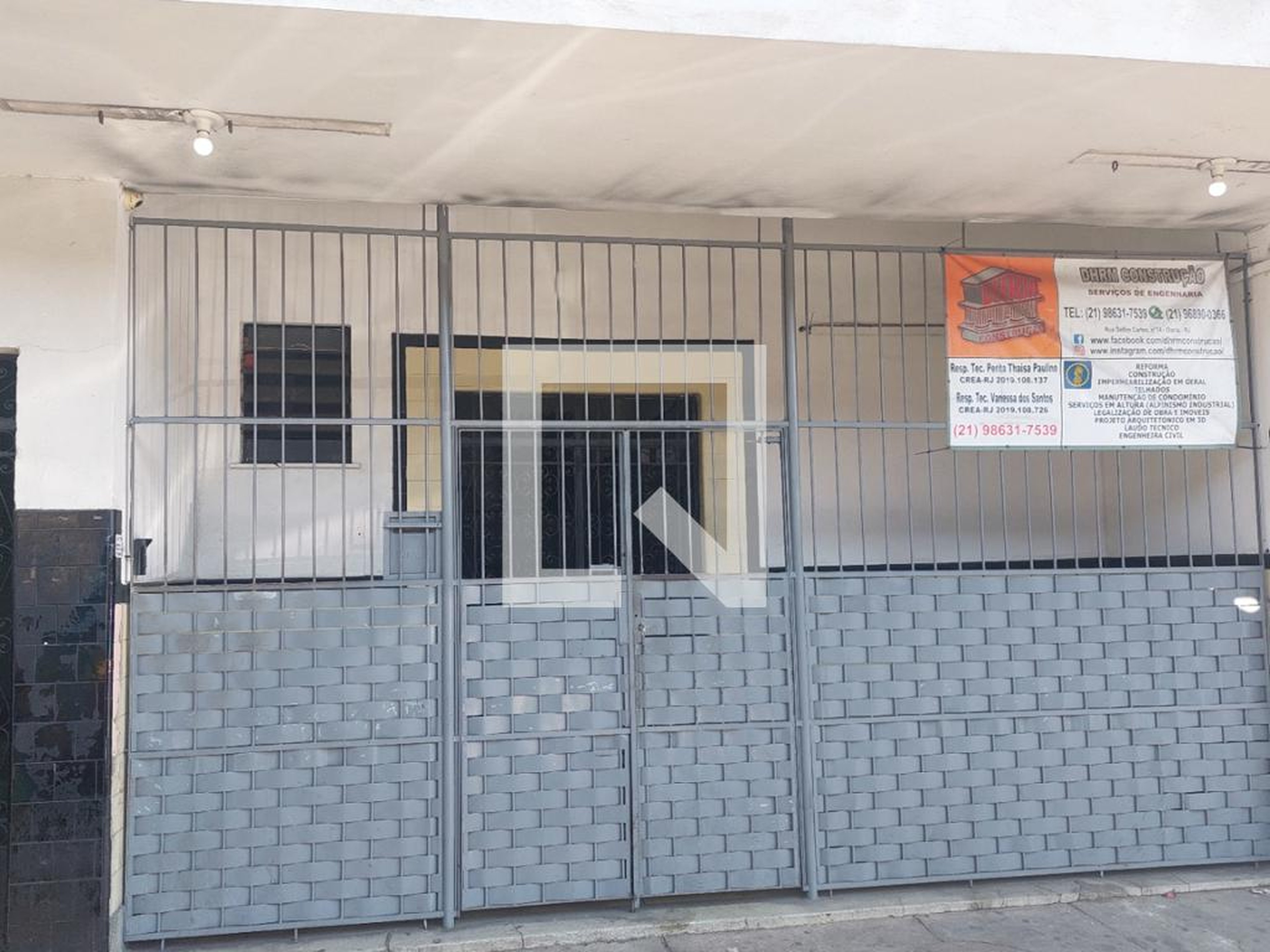 Fachada Condomínio em Rua Manuel Fontenele, 41