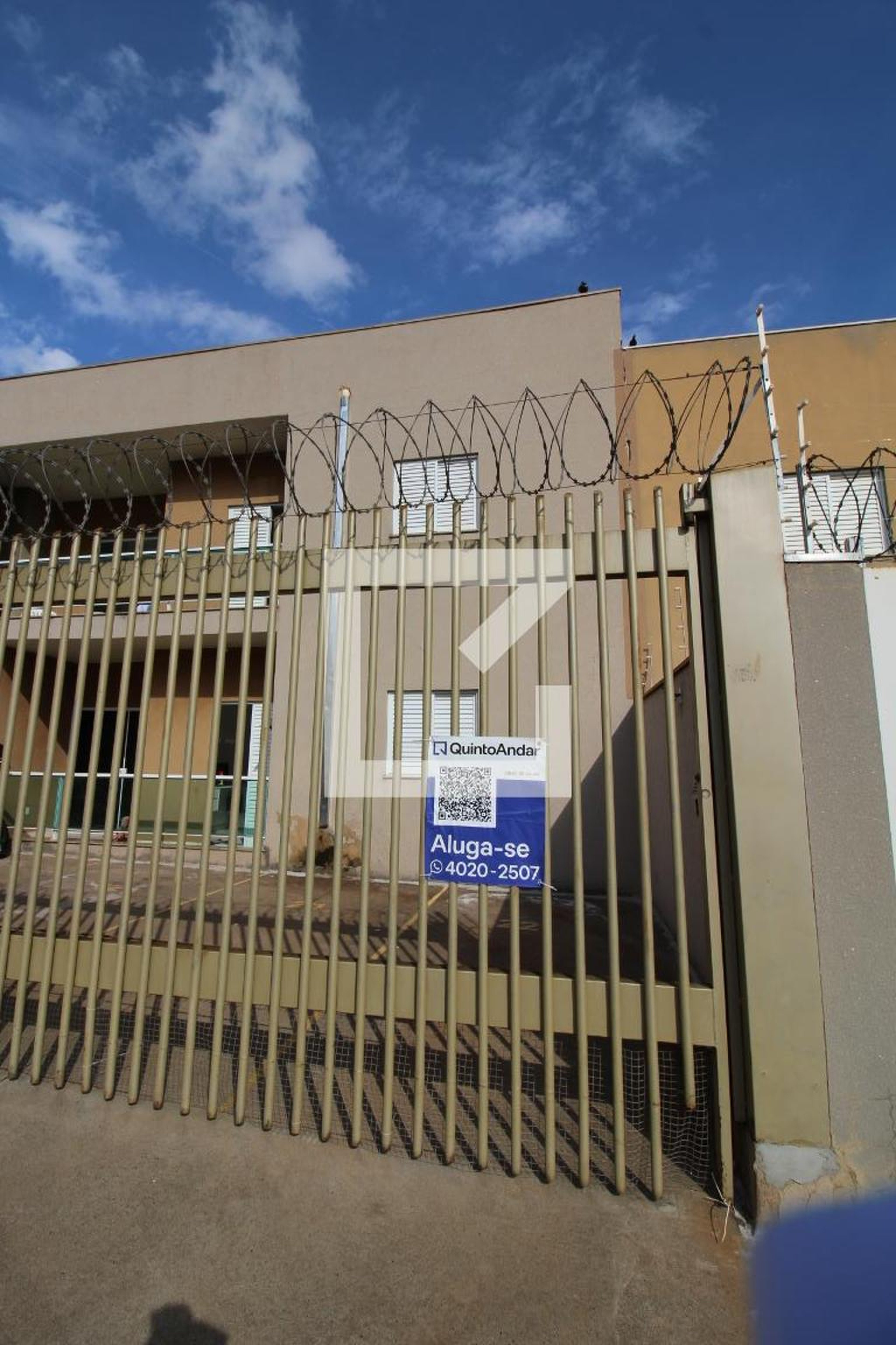 Fachada Condomínio em Rua Orozimbo Alves Pereira, 298