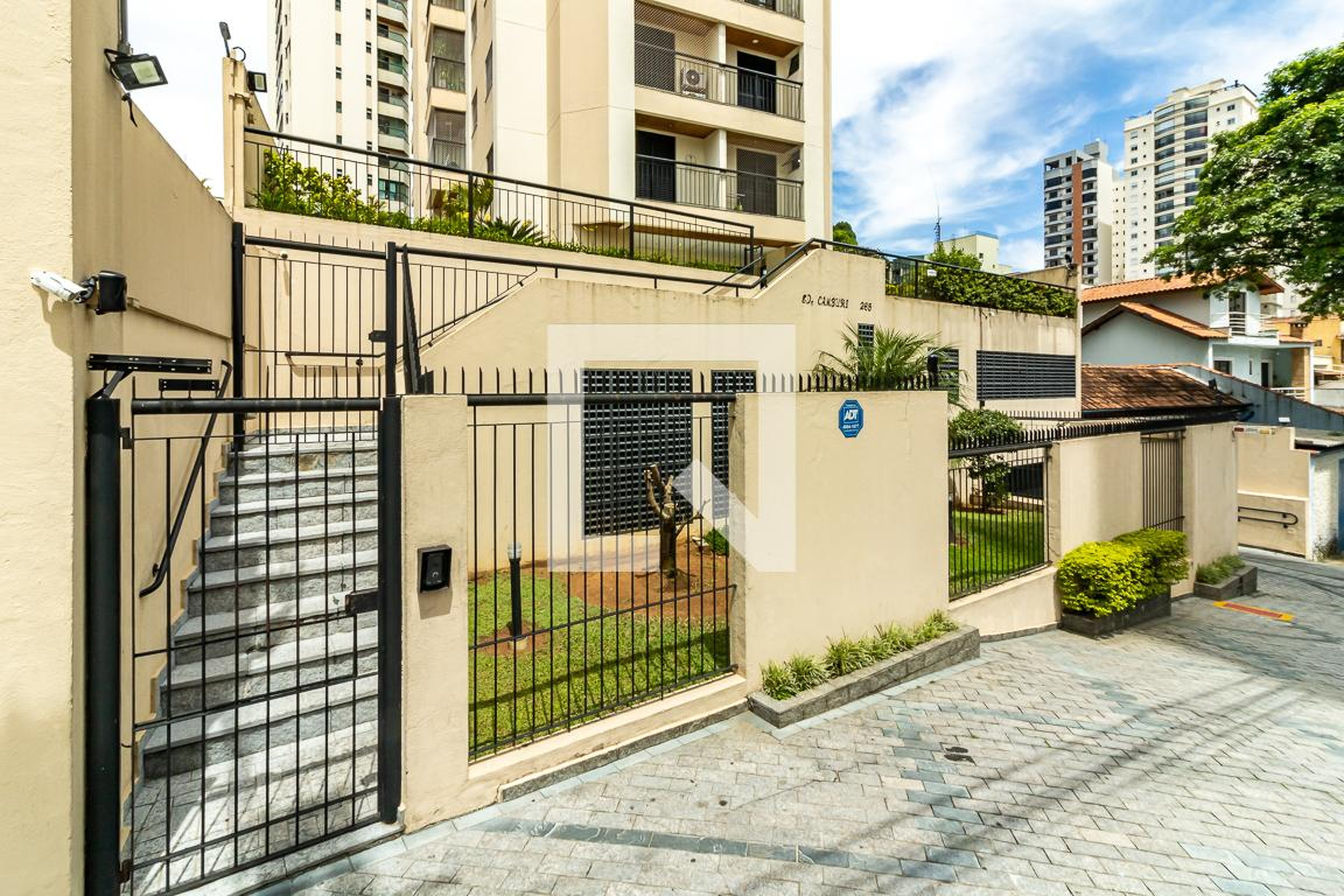 Fachada do Condomínio Edifício Camburi