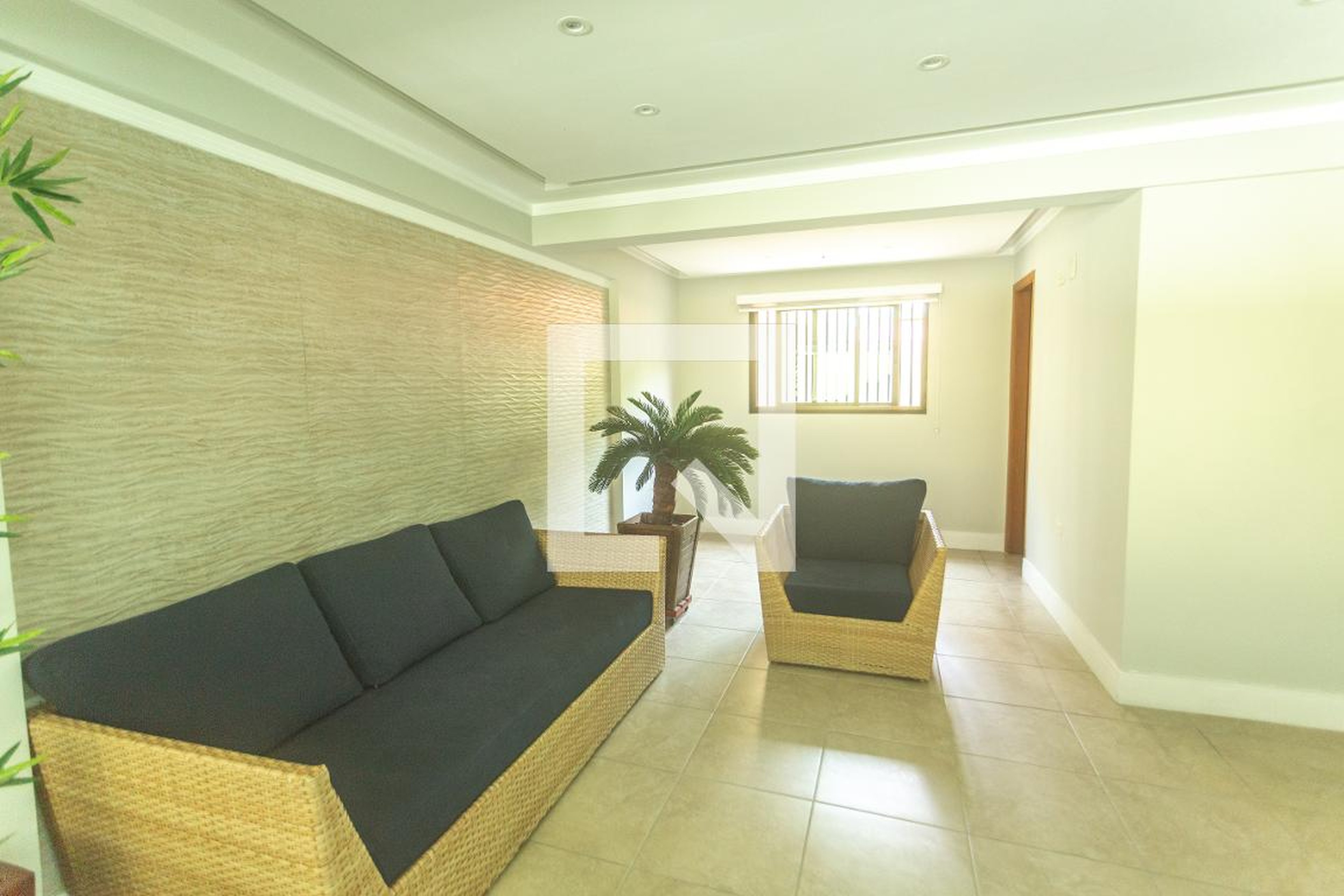 Hall - Adelia Borges