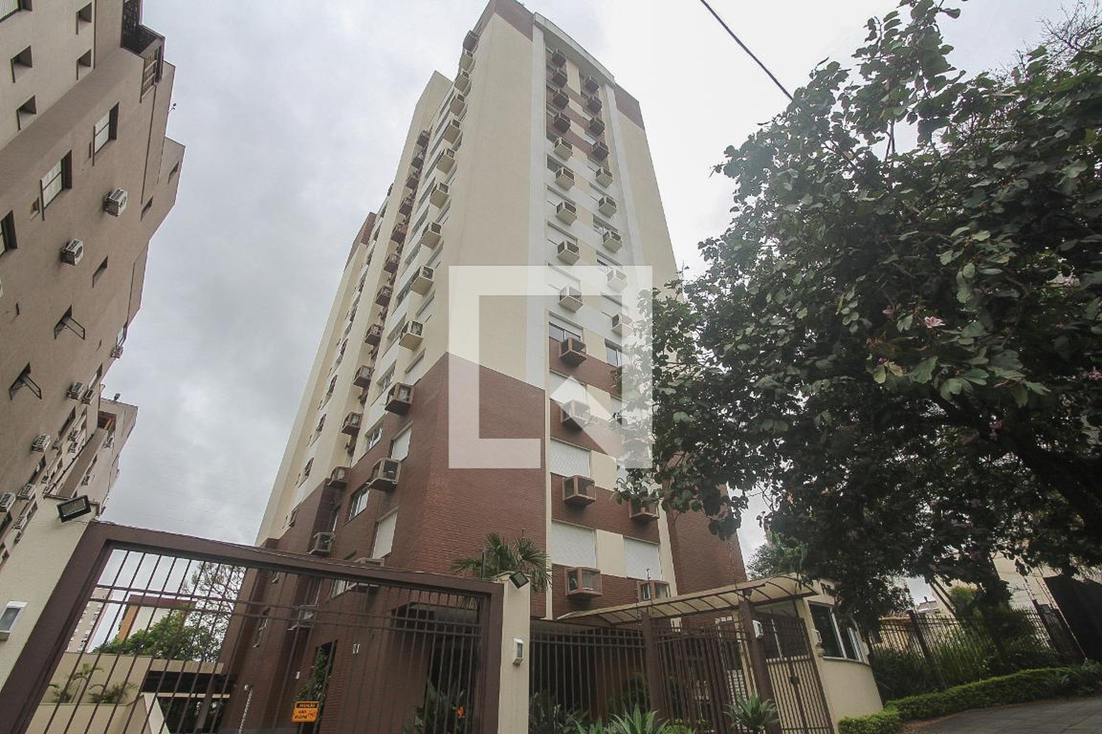 Fachada do Condomínio Condomínio Phillipe Garden