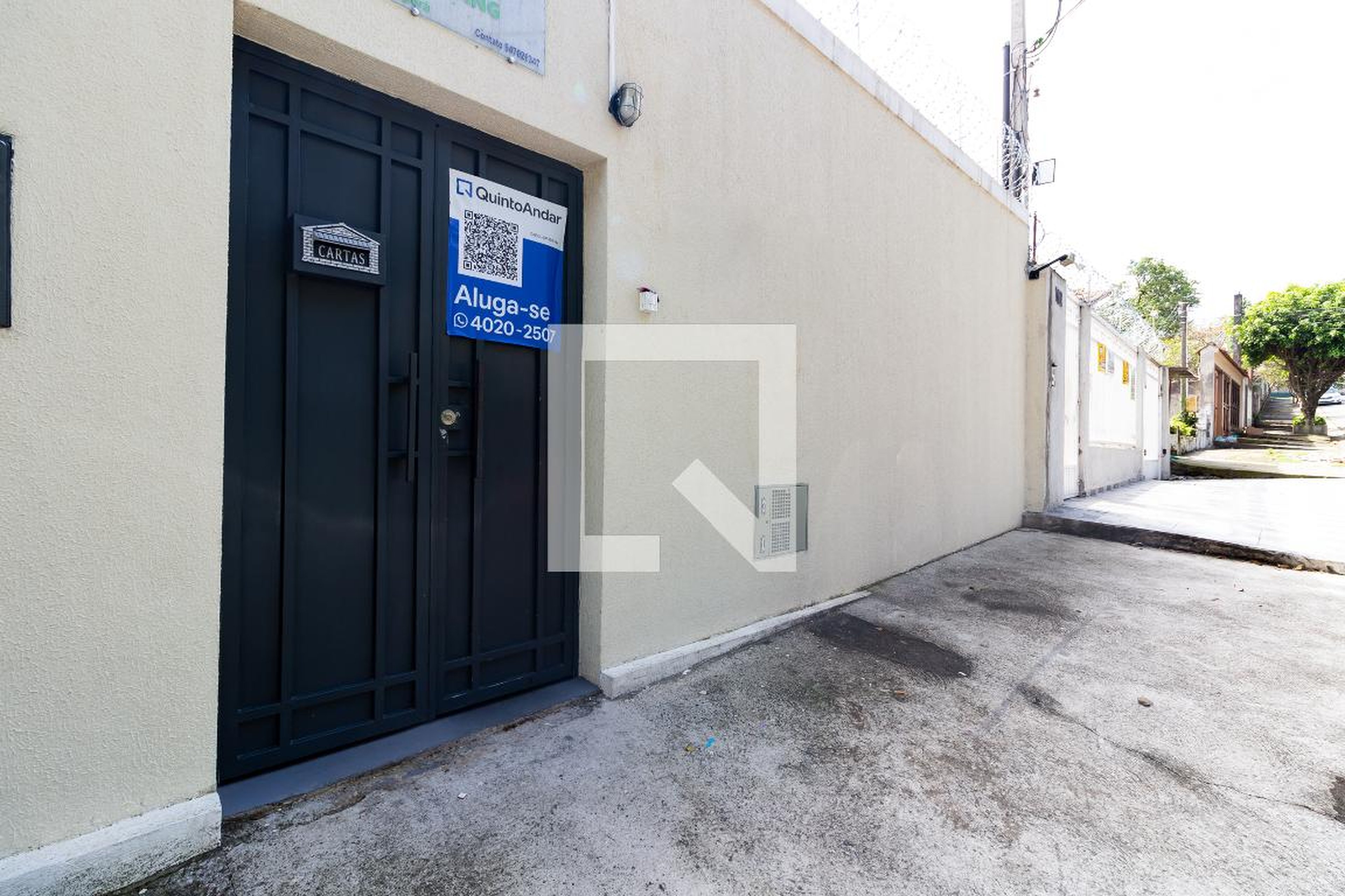 Fachada do Condomínio Condomínio em Rua Araporã, 168