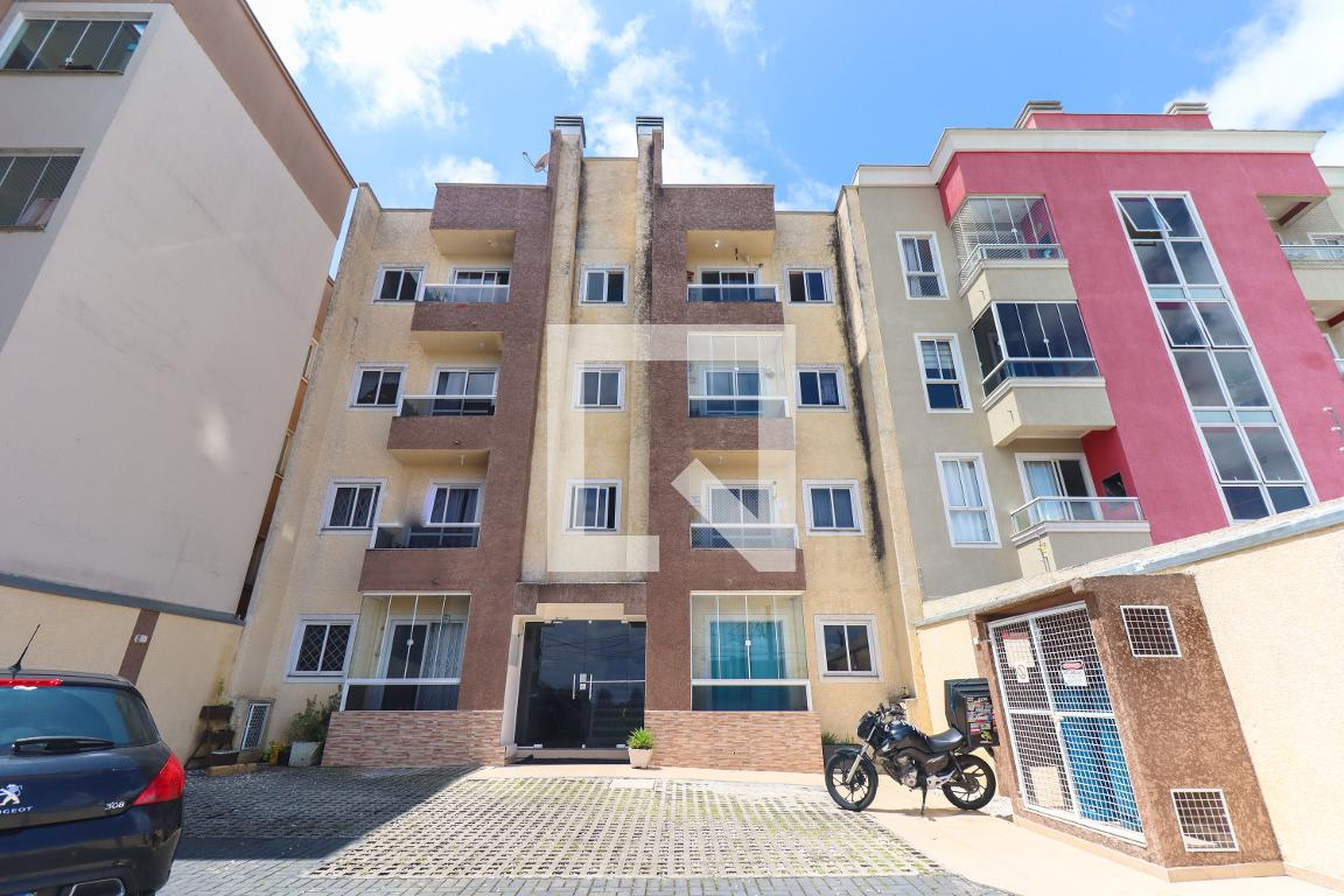 Fachada Condomínio em Rua Francisco Zem, 469