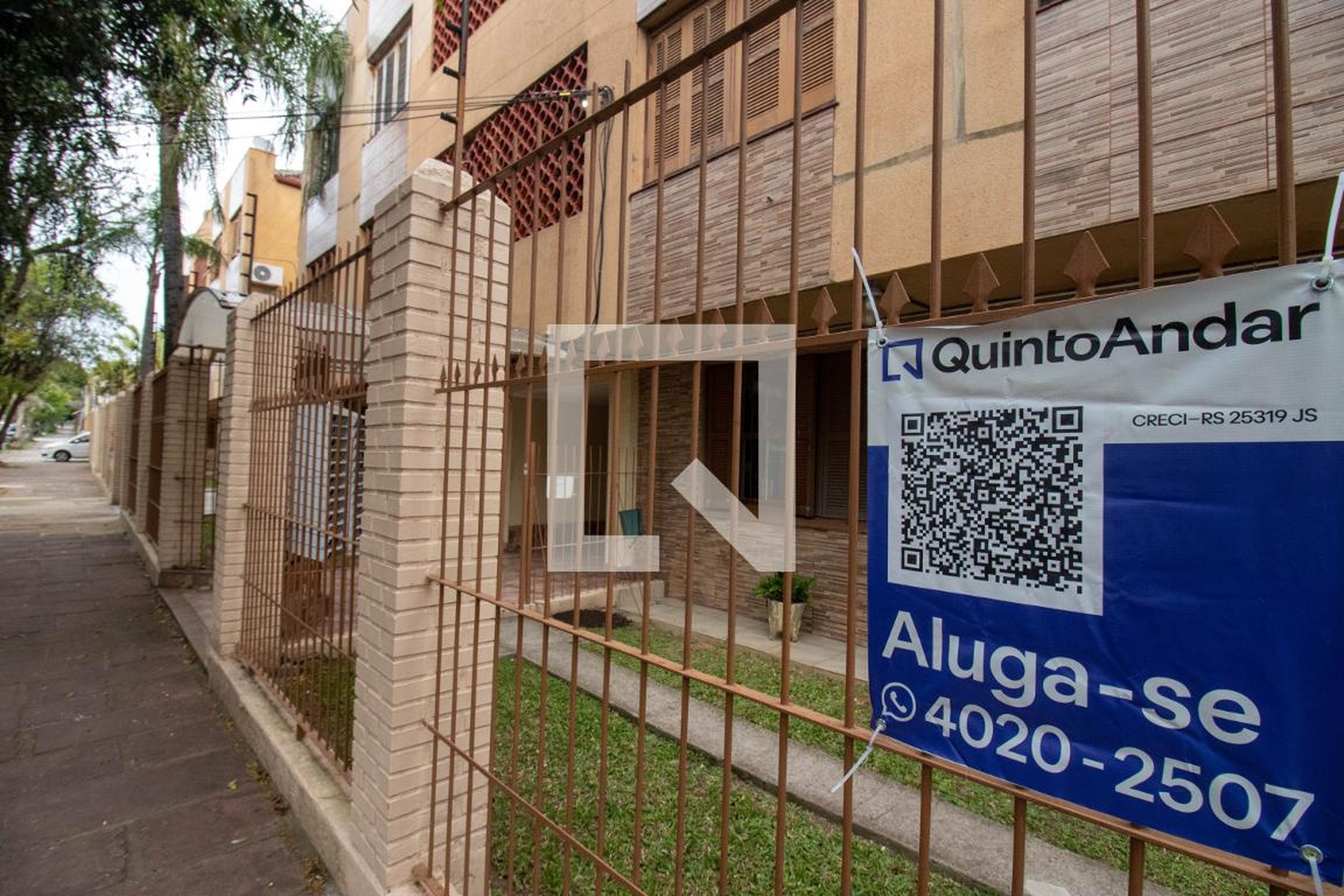 Fachada Condomínio em Rua Adão Baino, 373