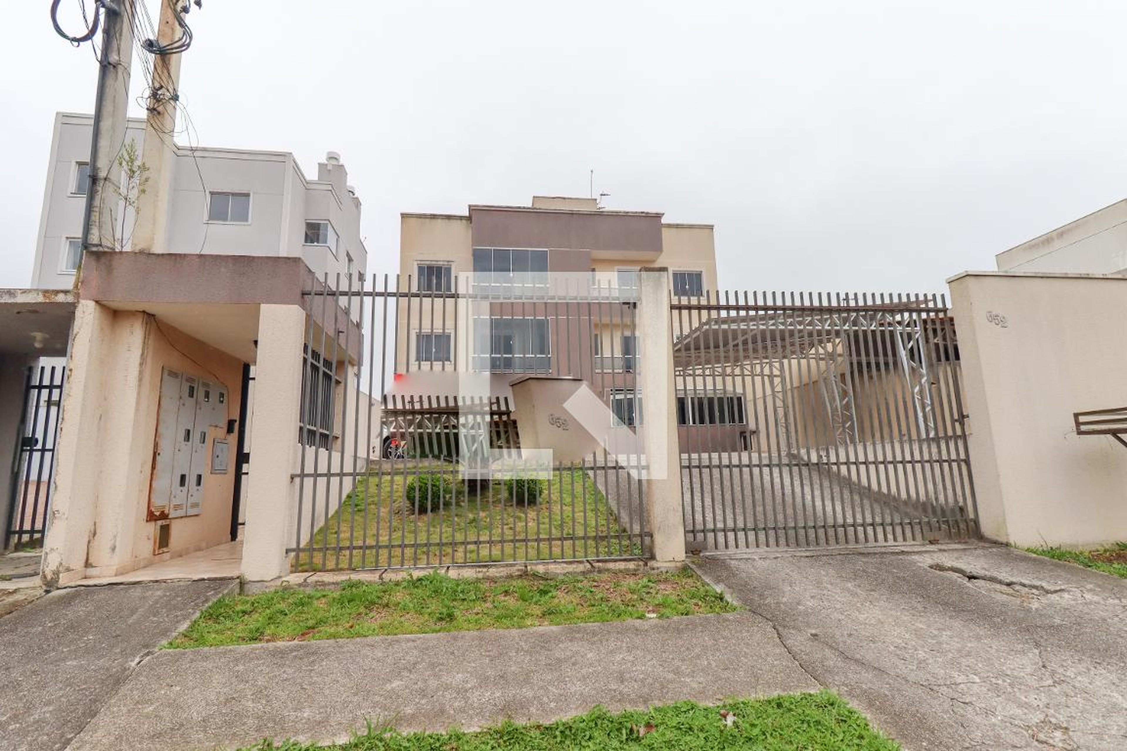 Fachada do Condominio Condomínio em Rua Moacir Escolaro, 652