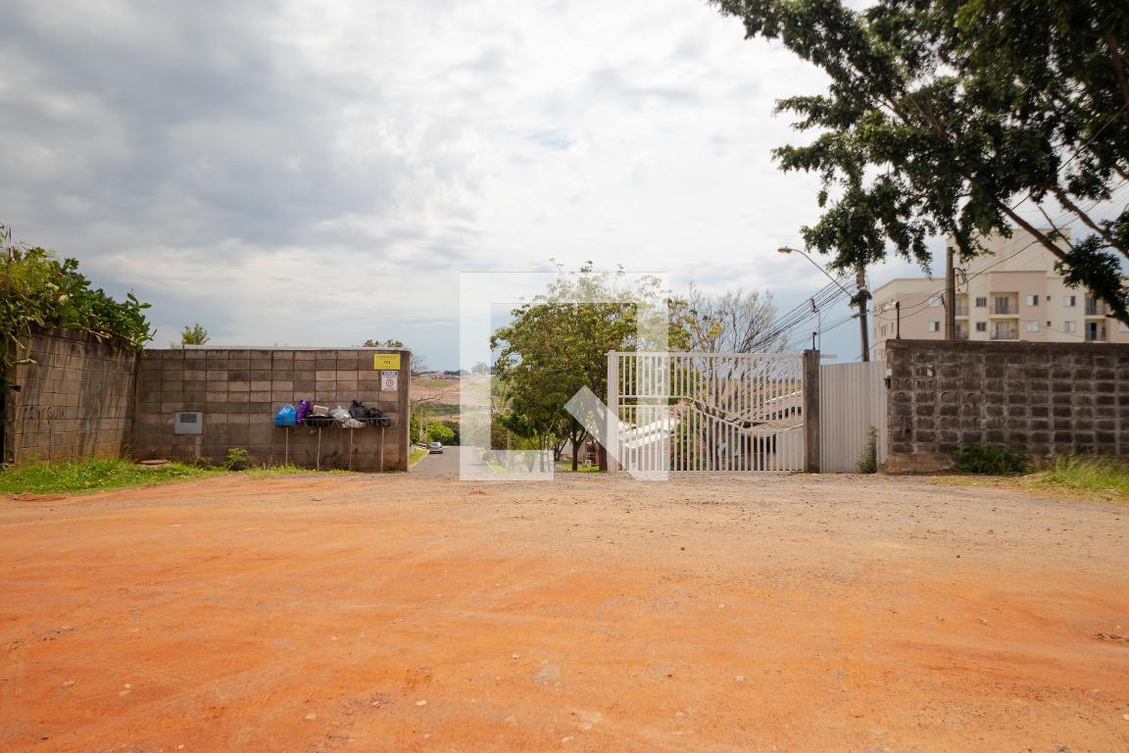 Fachada do Condomínio Condomínio em Rua Ramão Olávo Saravy Filho, 791