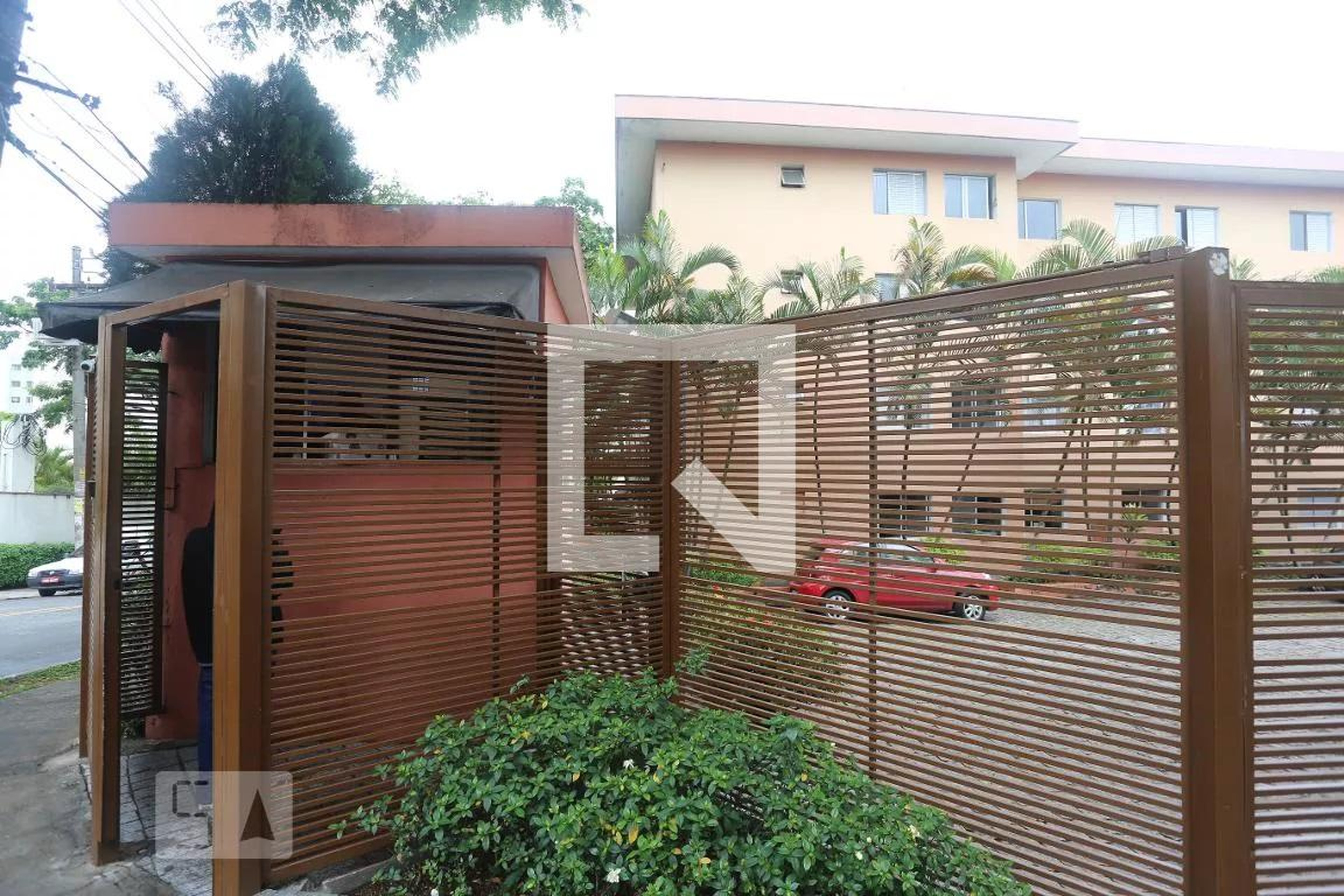 Fachada do Condomínio Condomínio em Rua Pantaleão Brás, 205