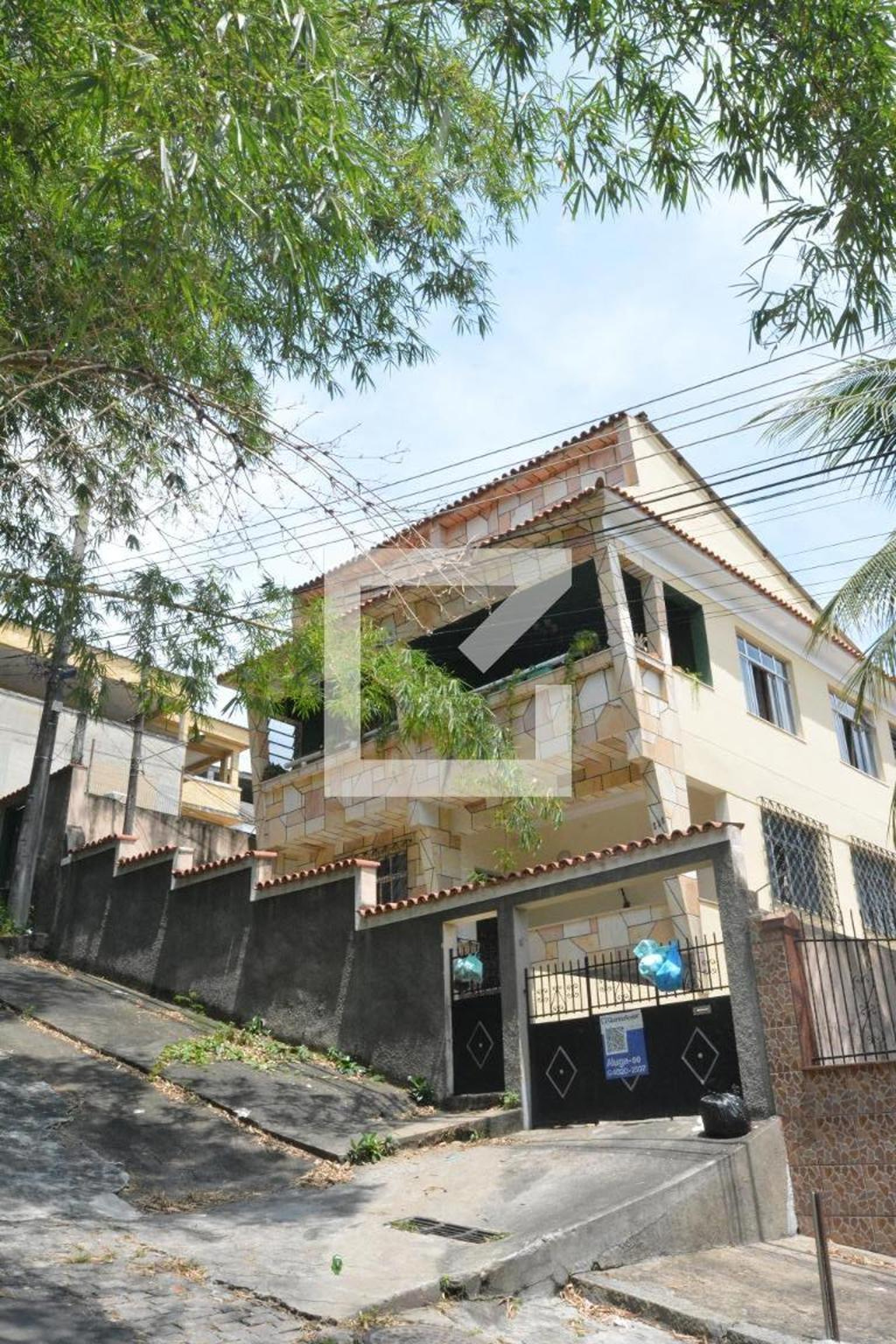 Fachada Condomínio em Rua Flora Lôbo, 232
