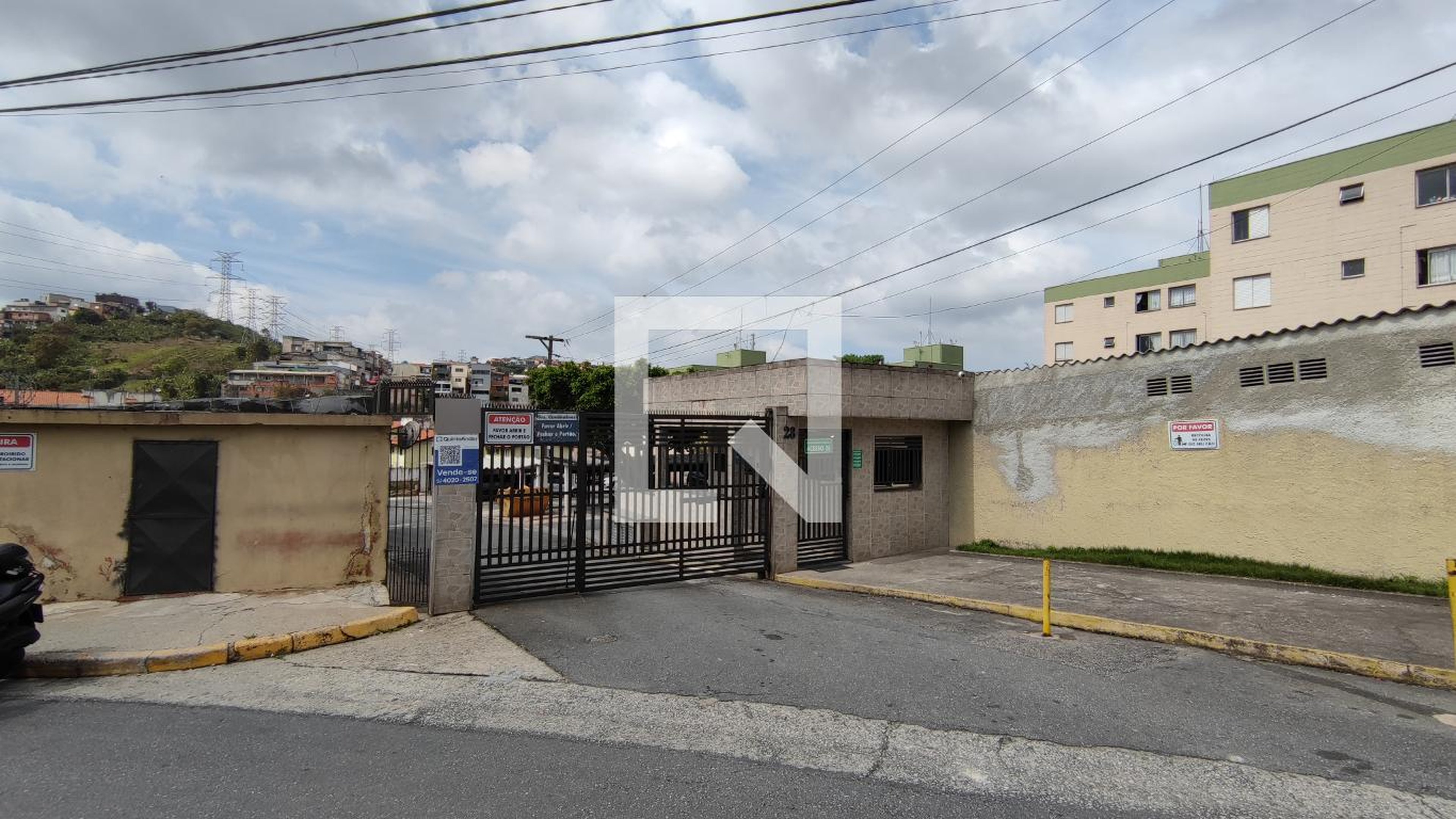 Fachada Condomínio Apto s/