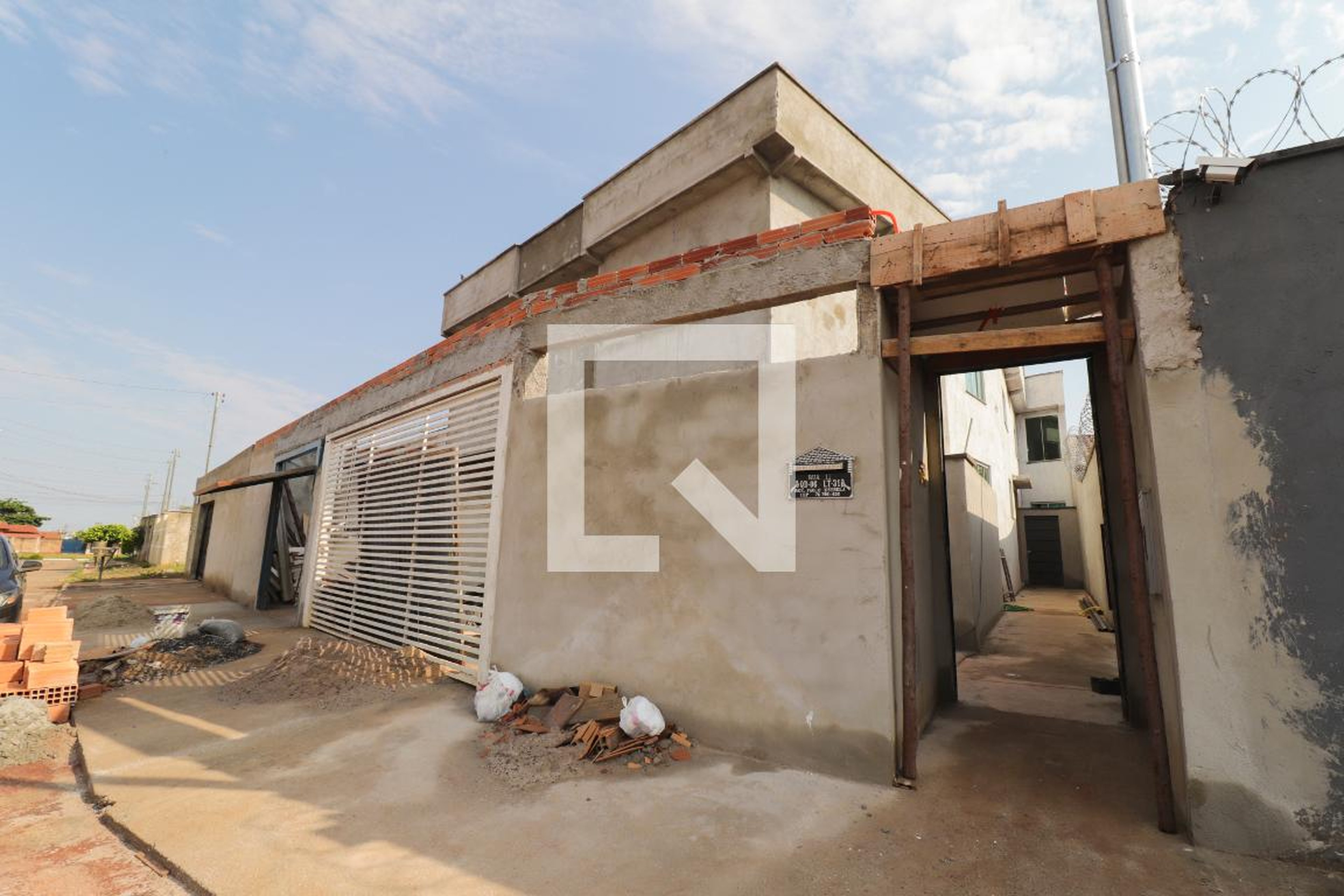 Fachada Condomínio em Rua11, 3