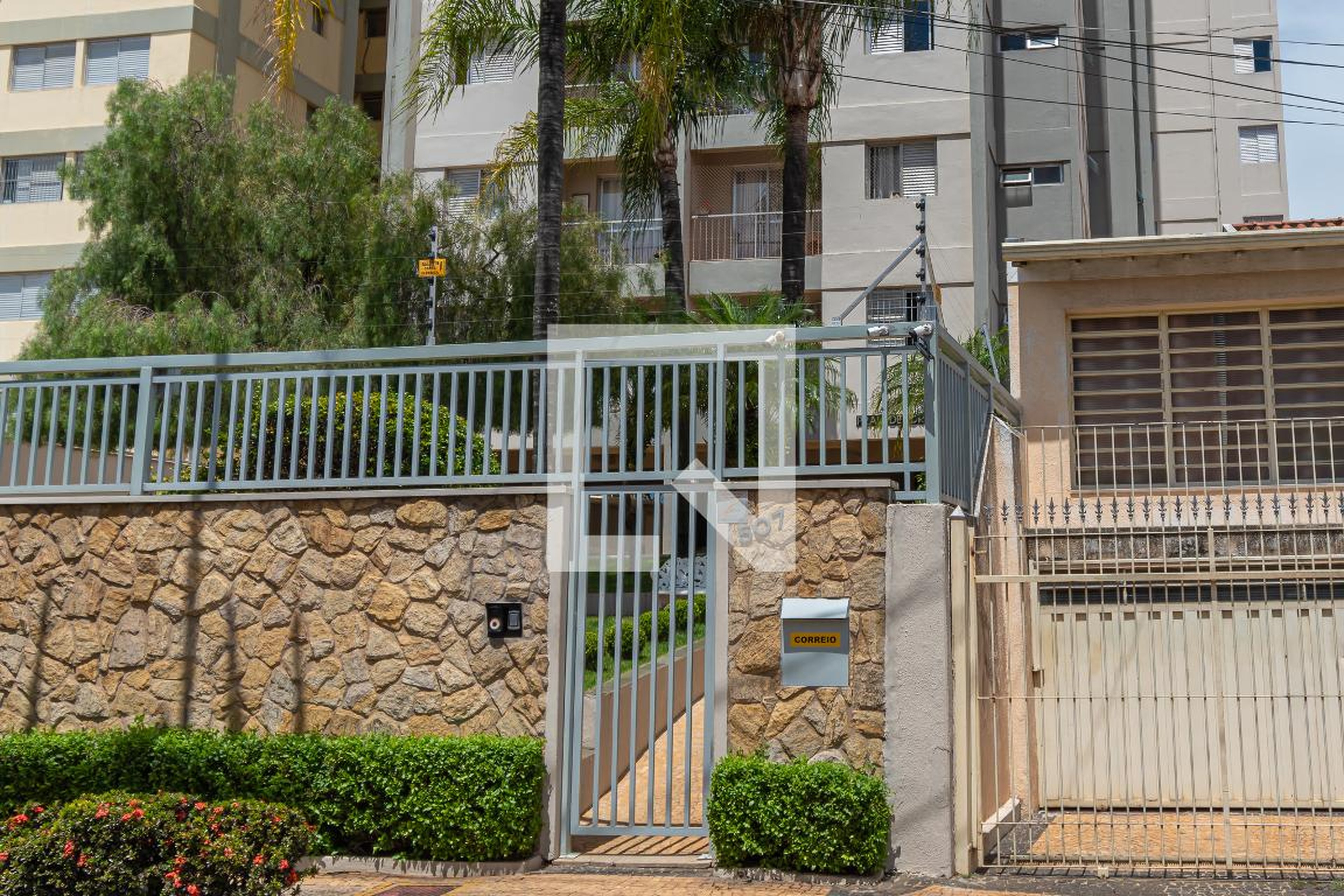 Fachada do Prédio Condomínio em Rua Vitoriano dos Anjos, 507
