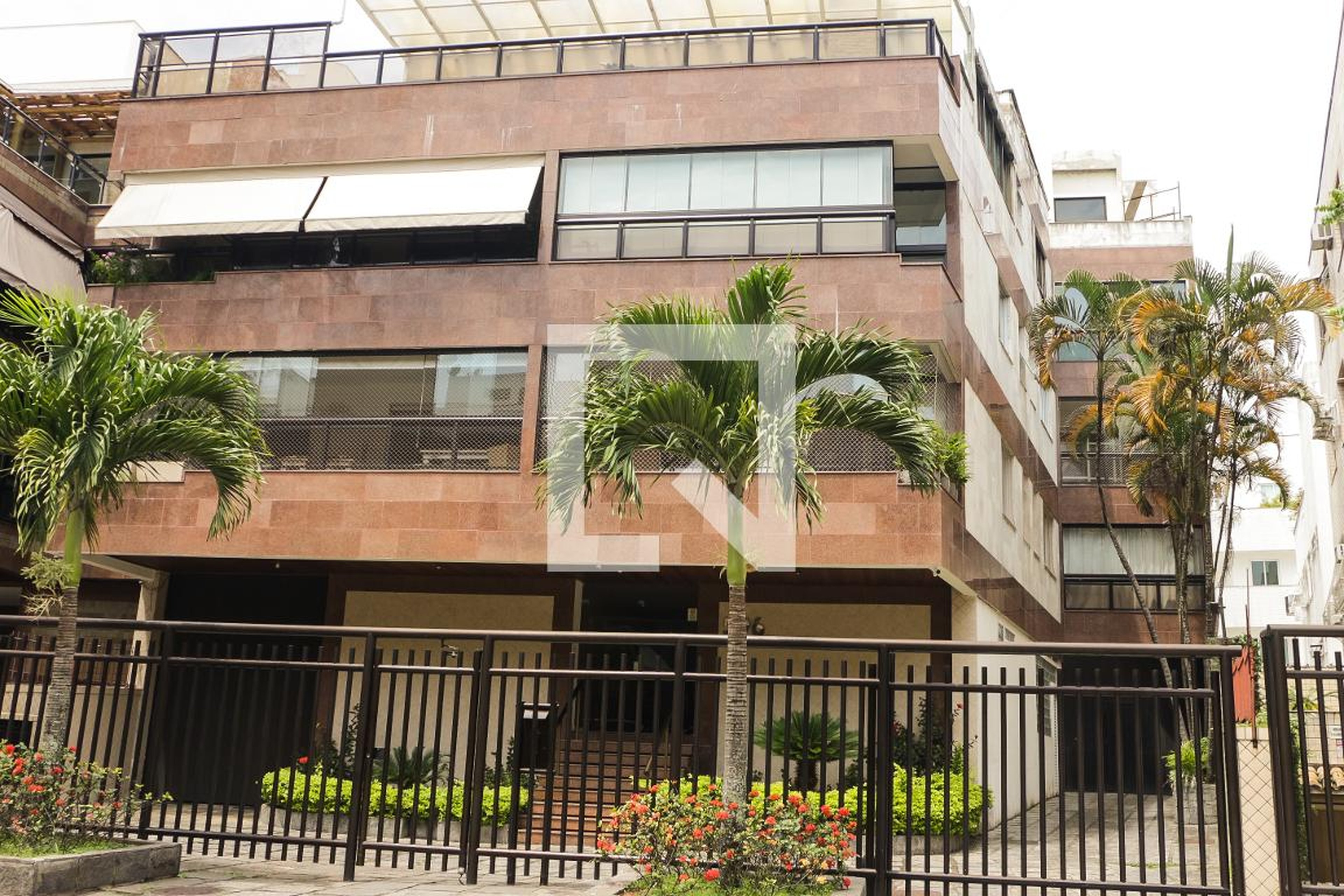 Fachada Condomínio Dona Isabel