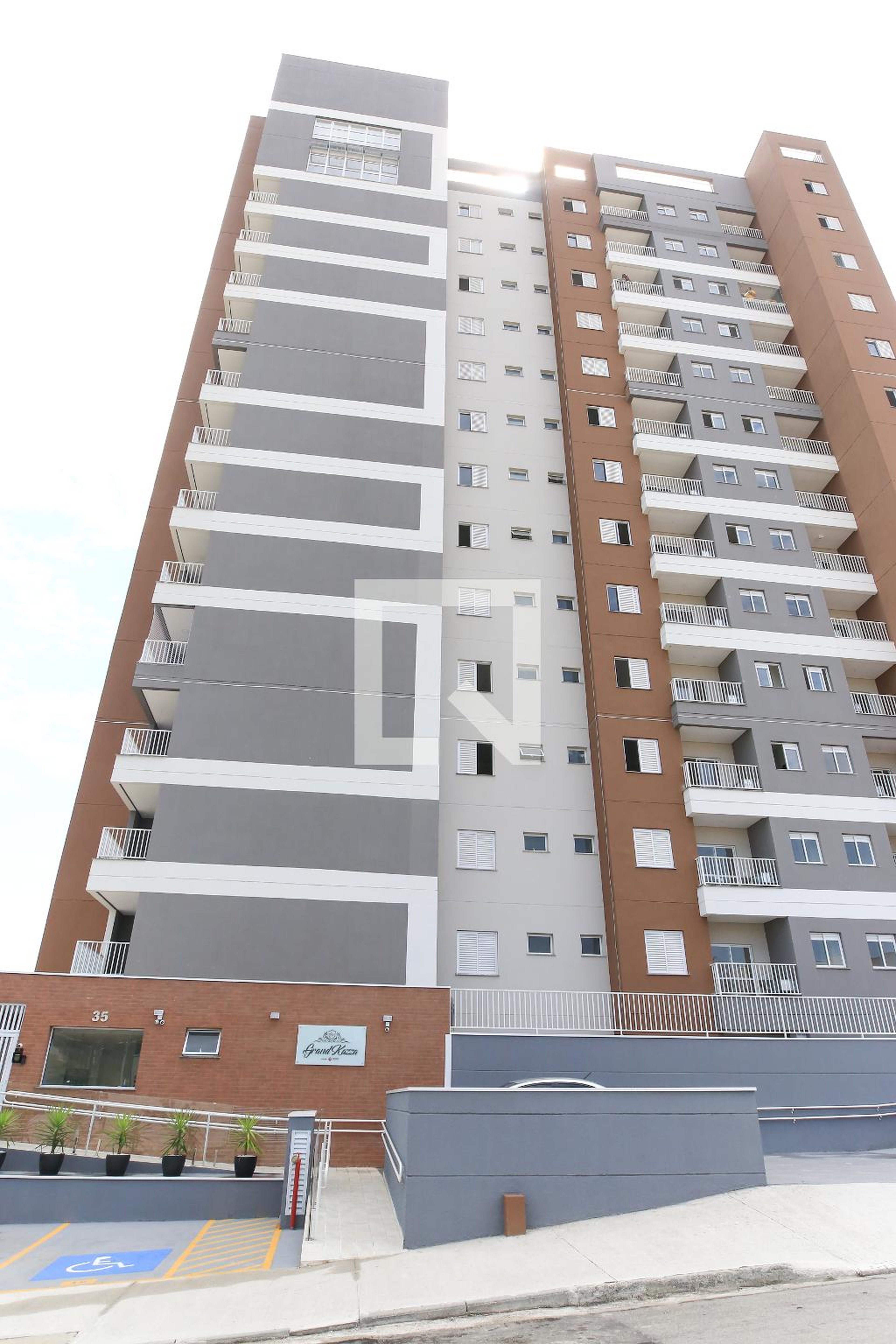 Fachada Condomínio em Rua Doutor Fernando Vieira Lopes da Costa, 0