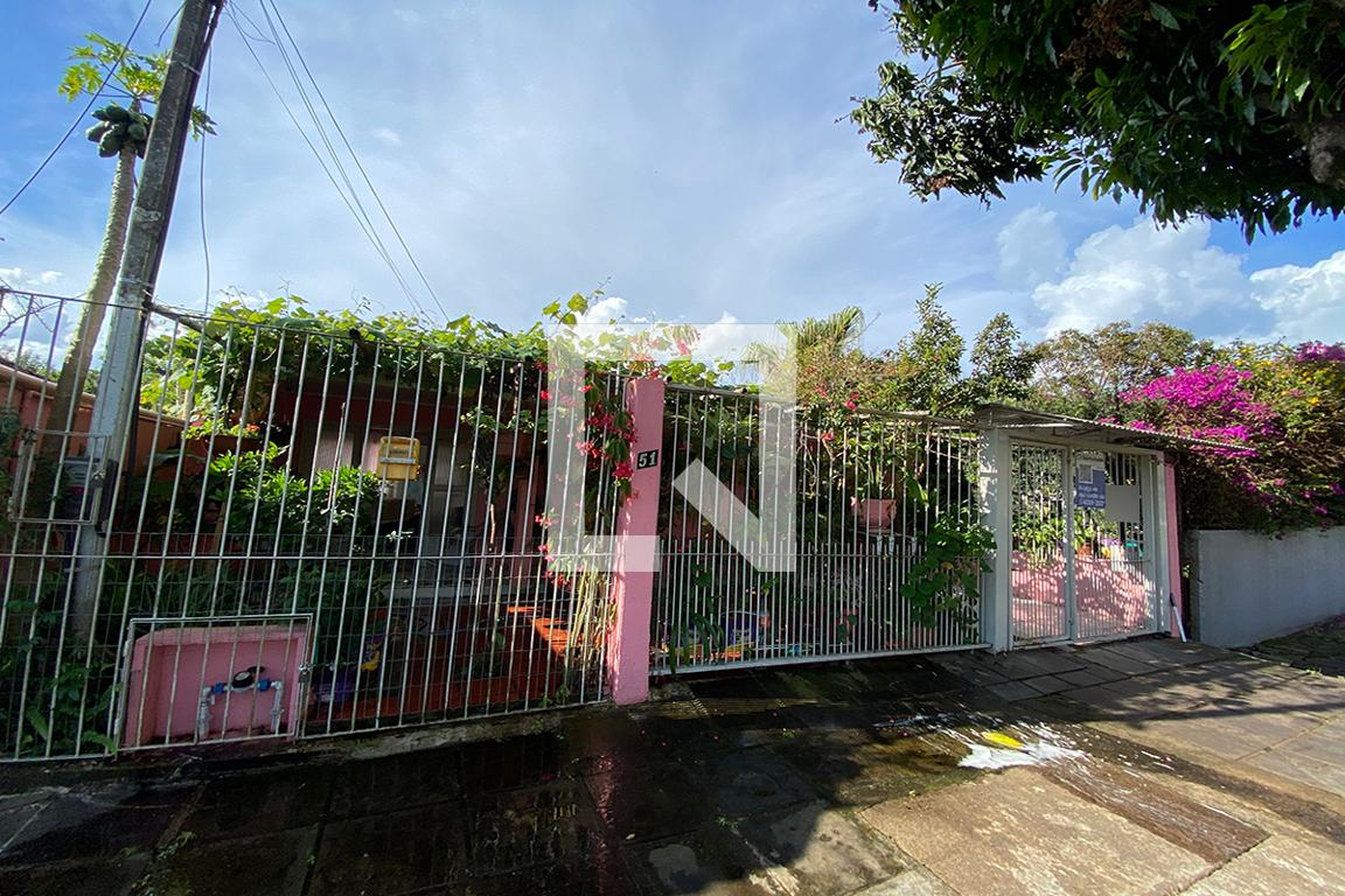 Fachada Condomínio em Rua Tomás Édson, 51