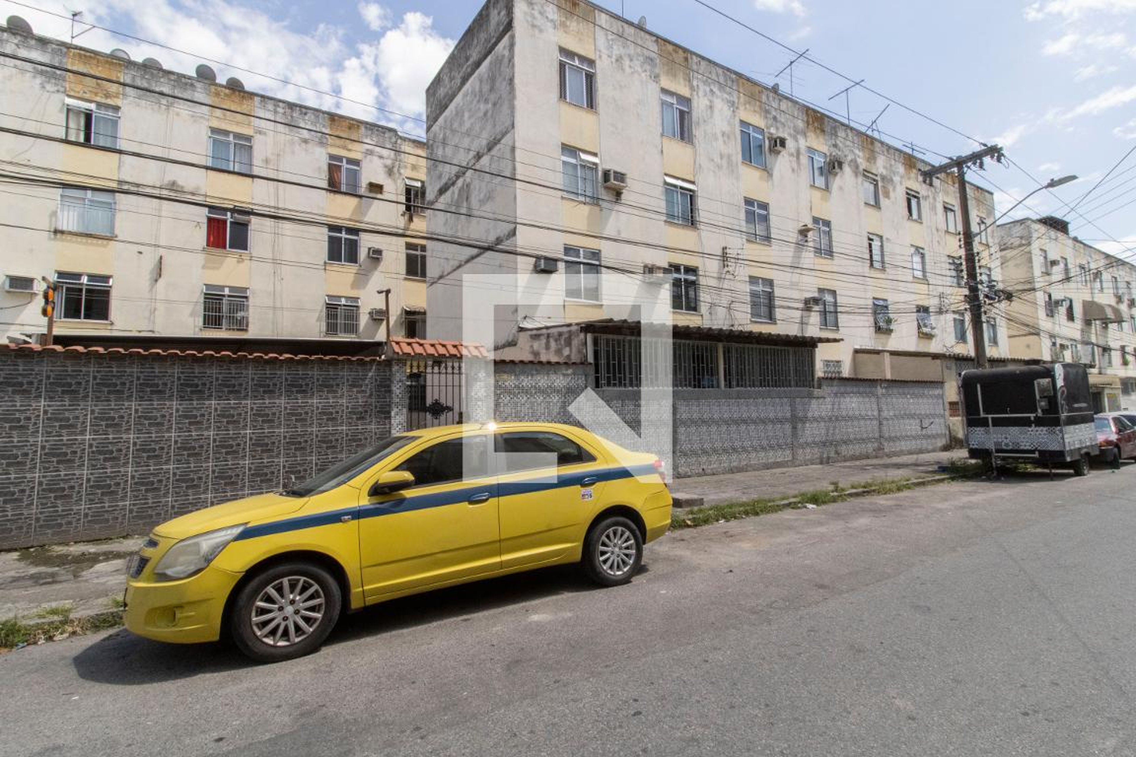 Fachada Condomínio em Rua Jorge Martins, 0