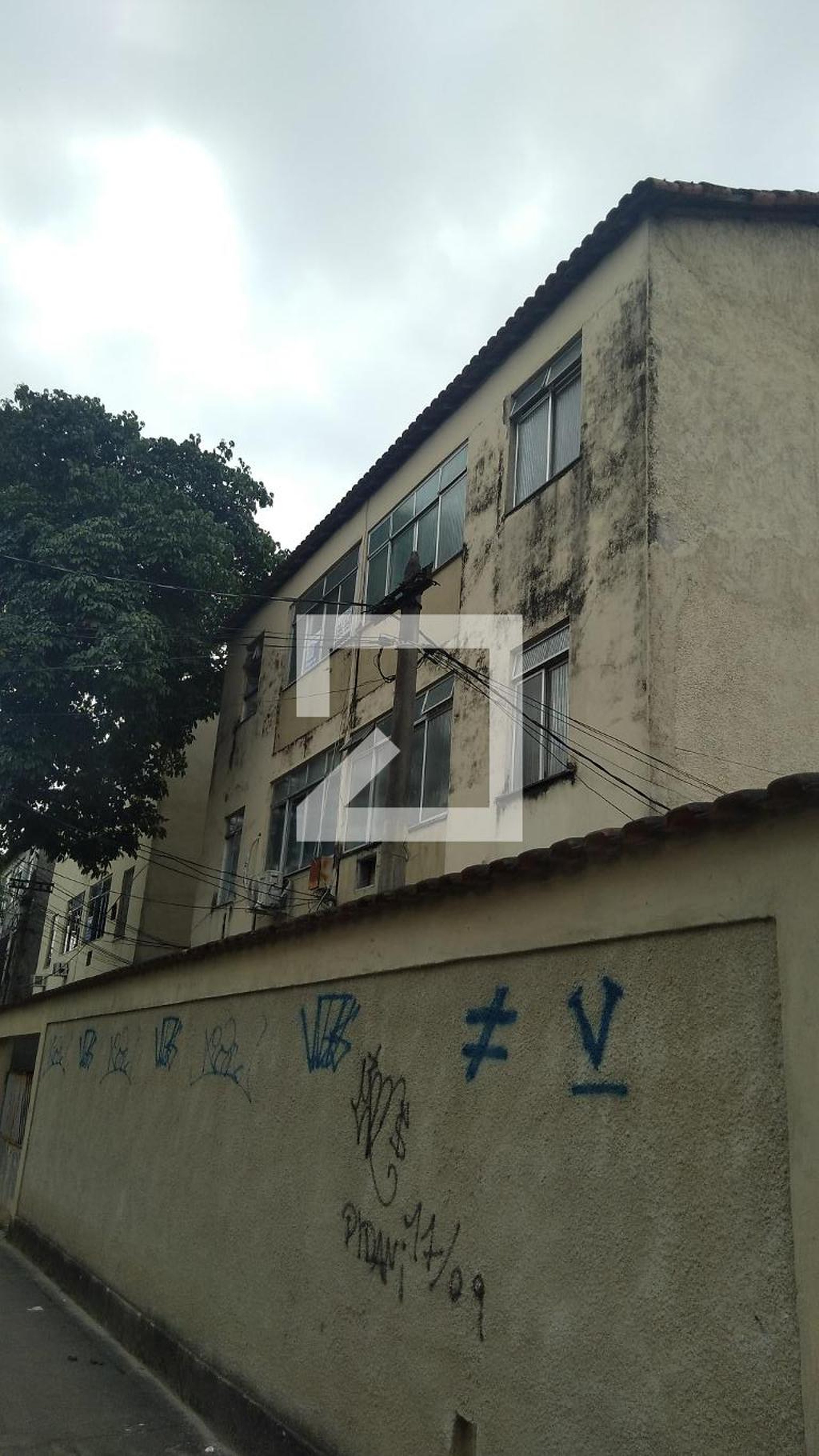 Fachada Condomínio em Rua Ana Teles, 335