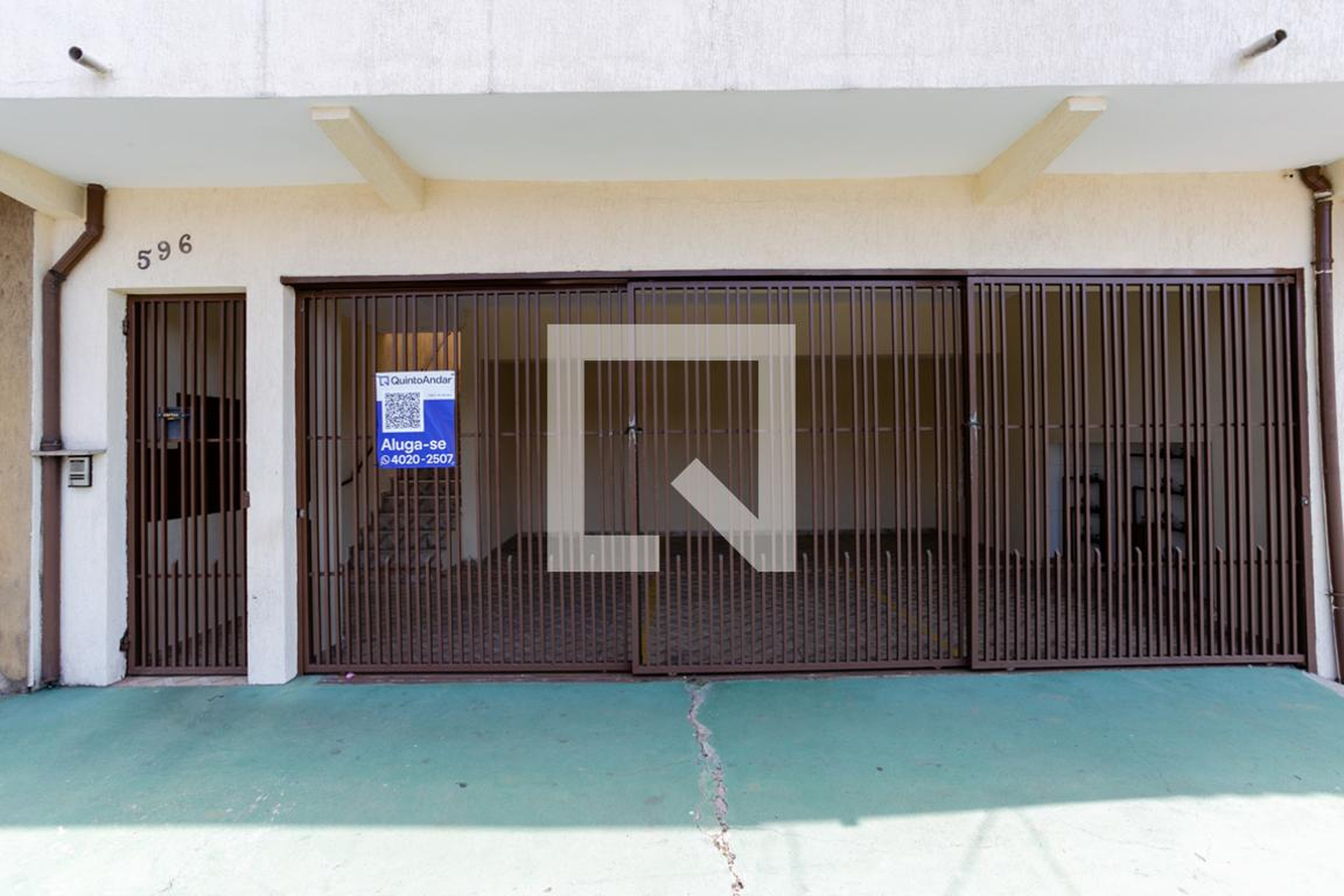 Fachada do condomínio Condomínio em Rua Água Preta, 596