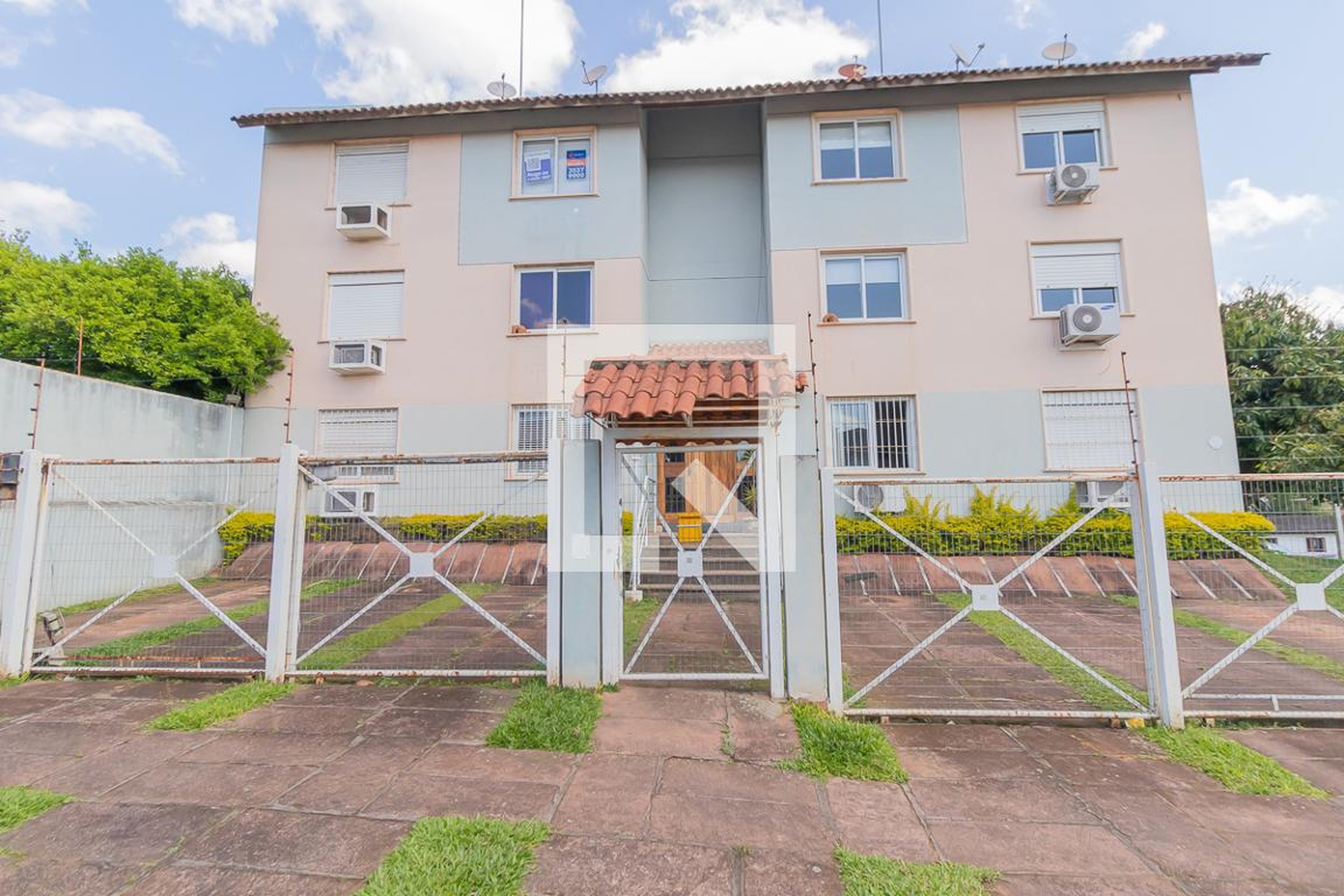 Fachada Condomínio em Rua Cristóvão Colombo, 210