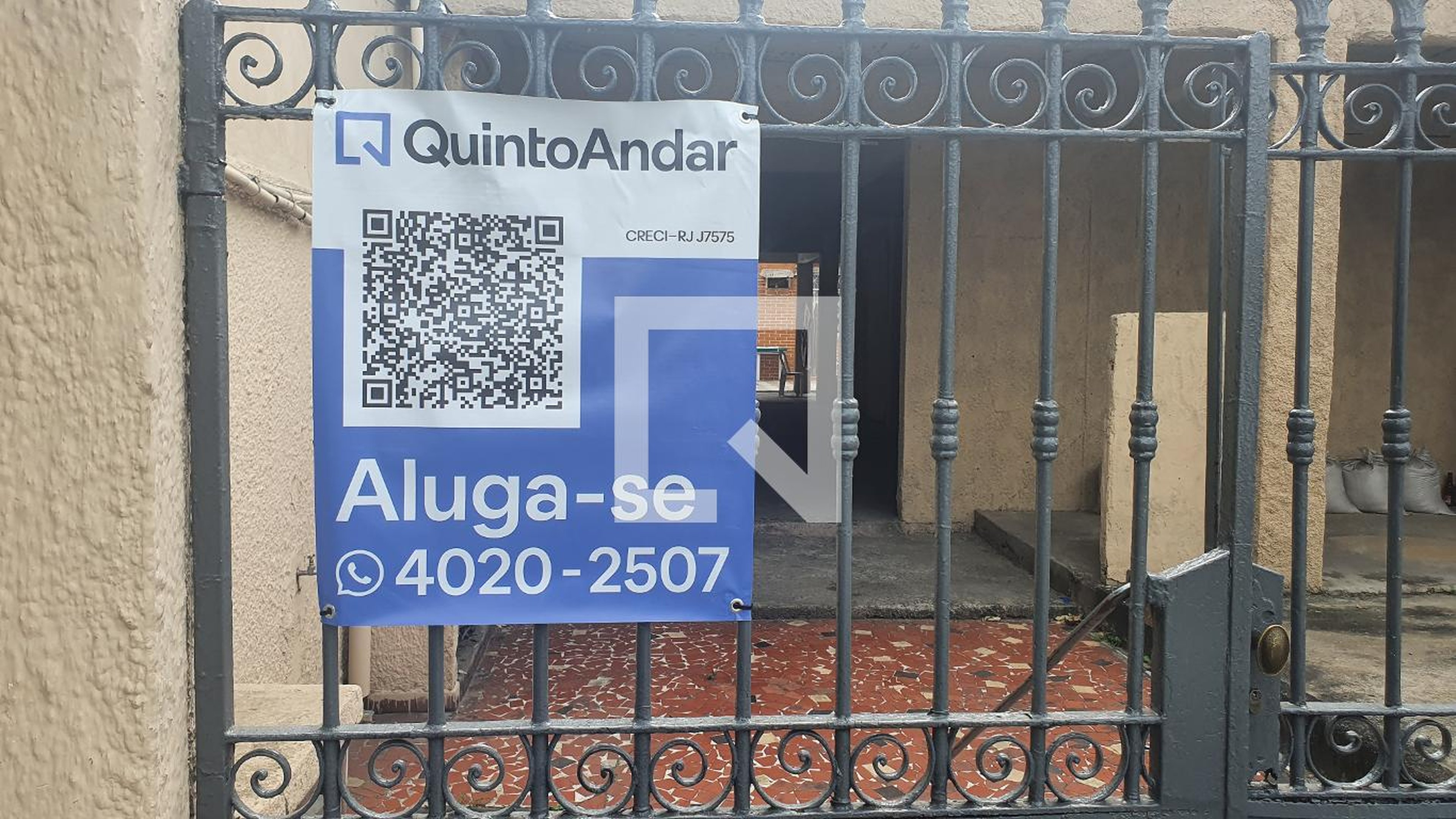 Fachada Condomínio em Rua Ápia, 910