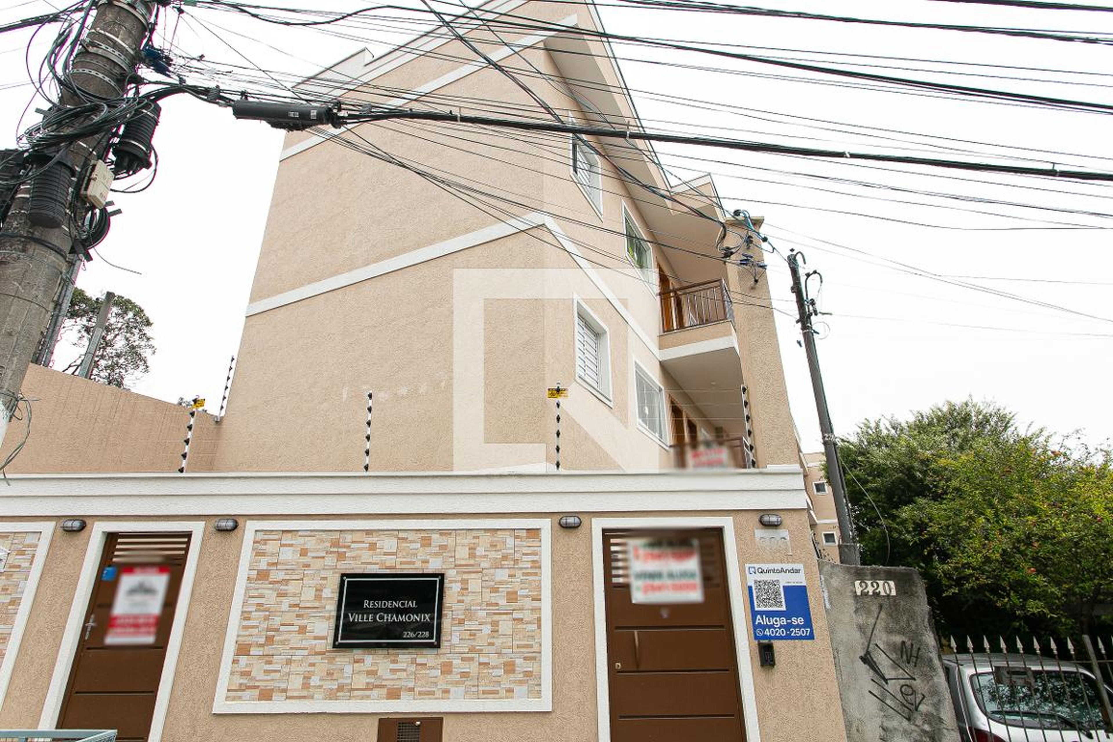 Fachada do Condomínio Condomínio Ville Chamonix