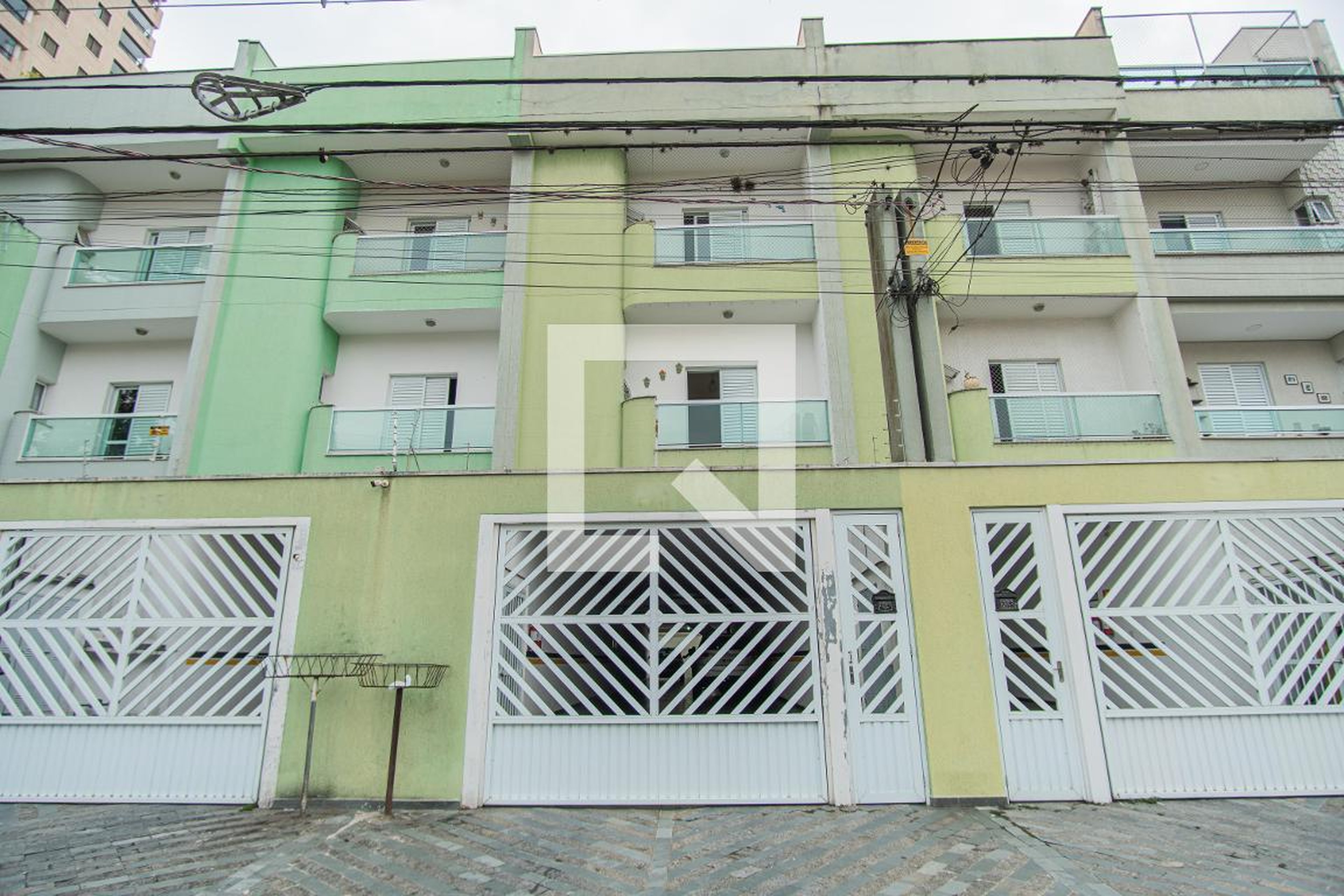 Fachada Condomínio em Rua Coroados, 212