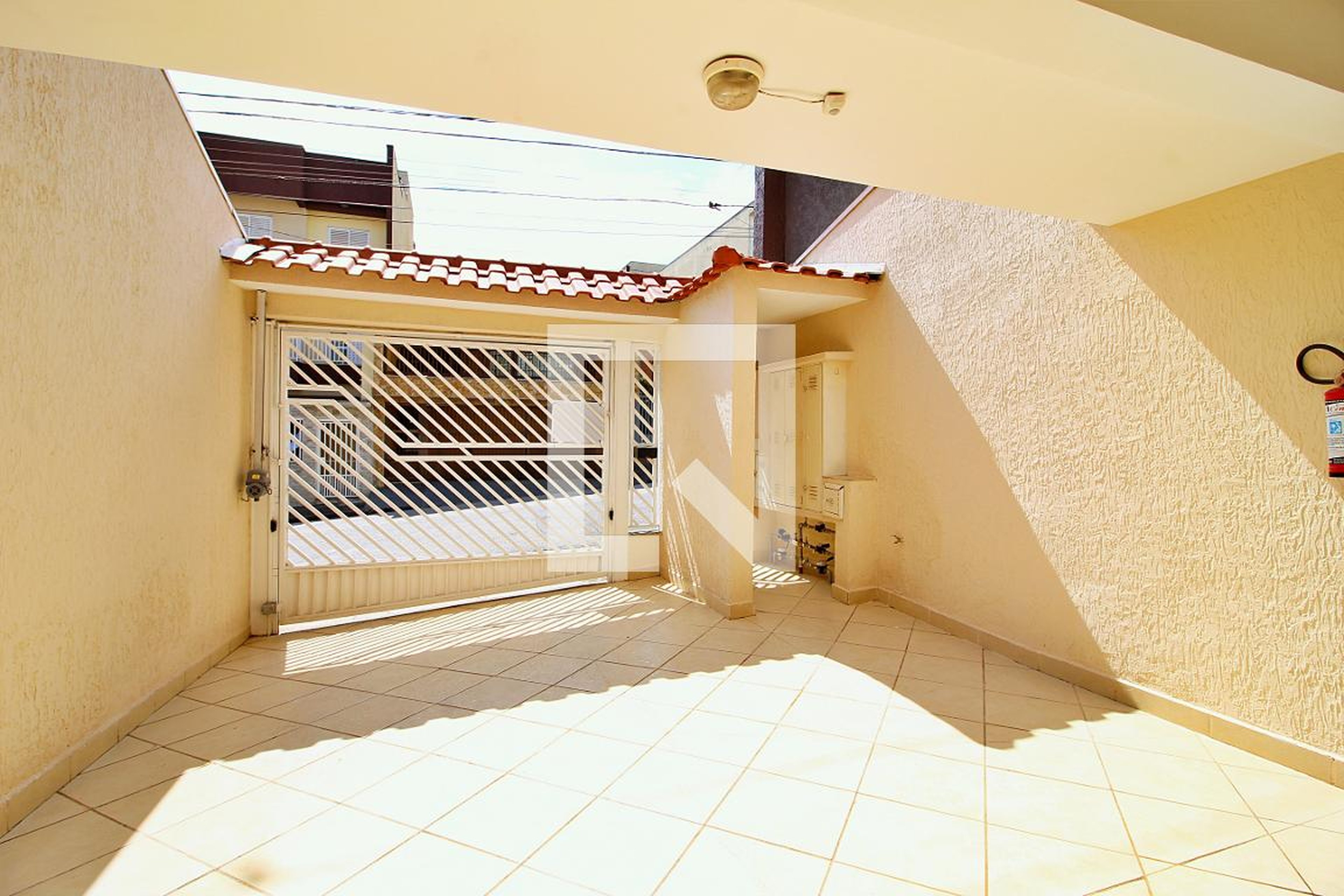 Entrada Condomínio em Rua Olímpia, 92