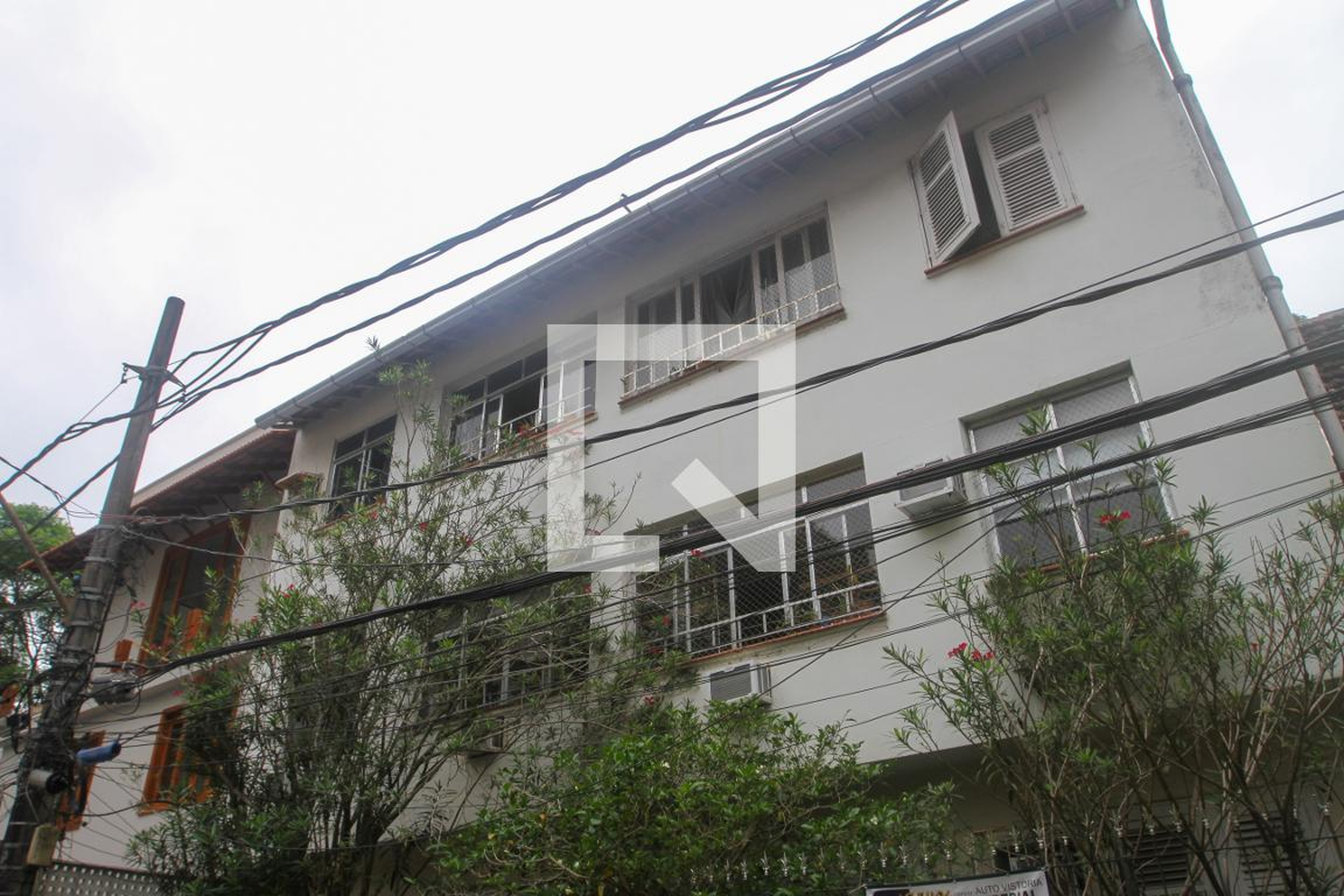 Fachada do Prédio Condomínio em Rua Duque Estrada, 77