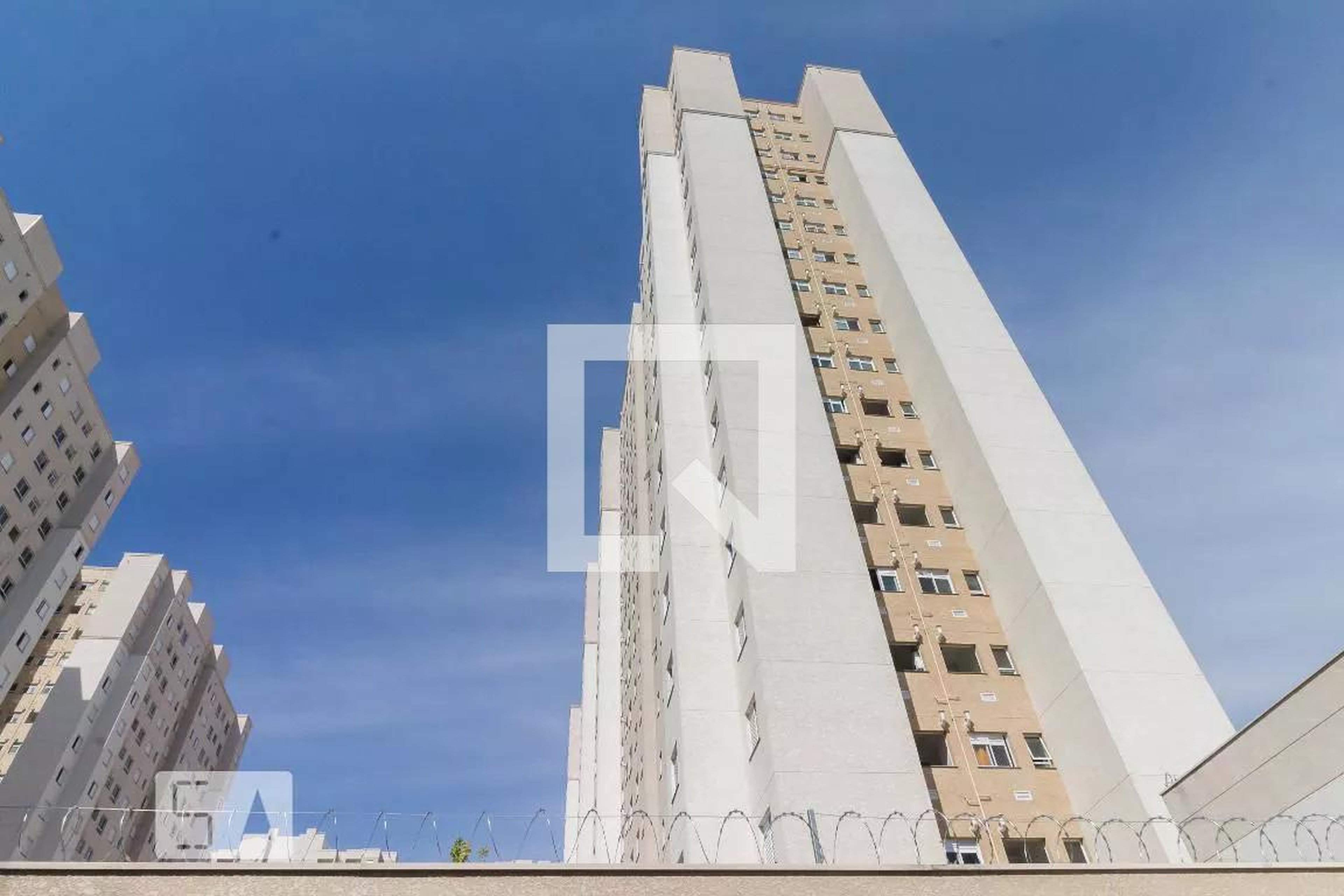 Fachada do Condomínio Condomínio Dez Penha