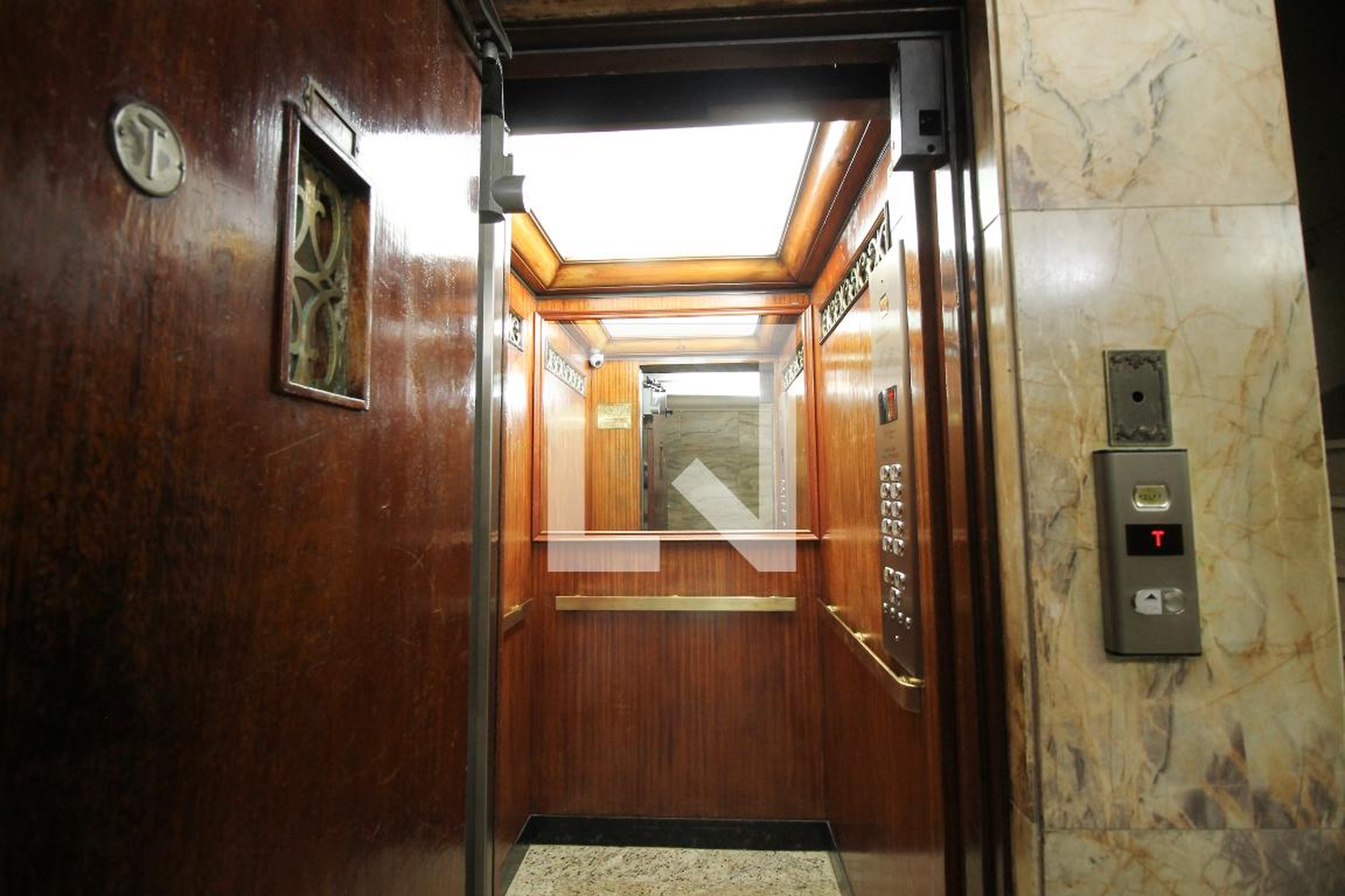 Elevador - Edifício S Urupês