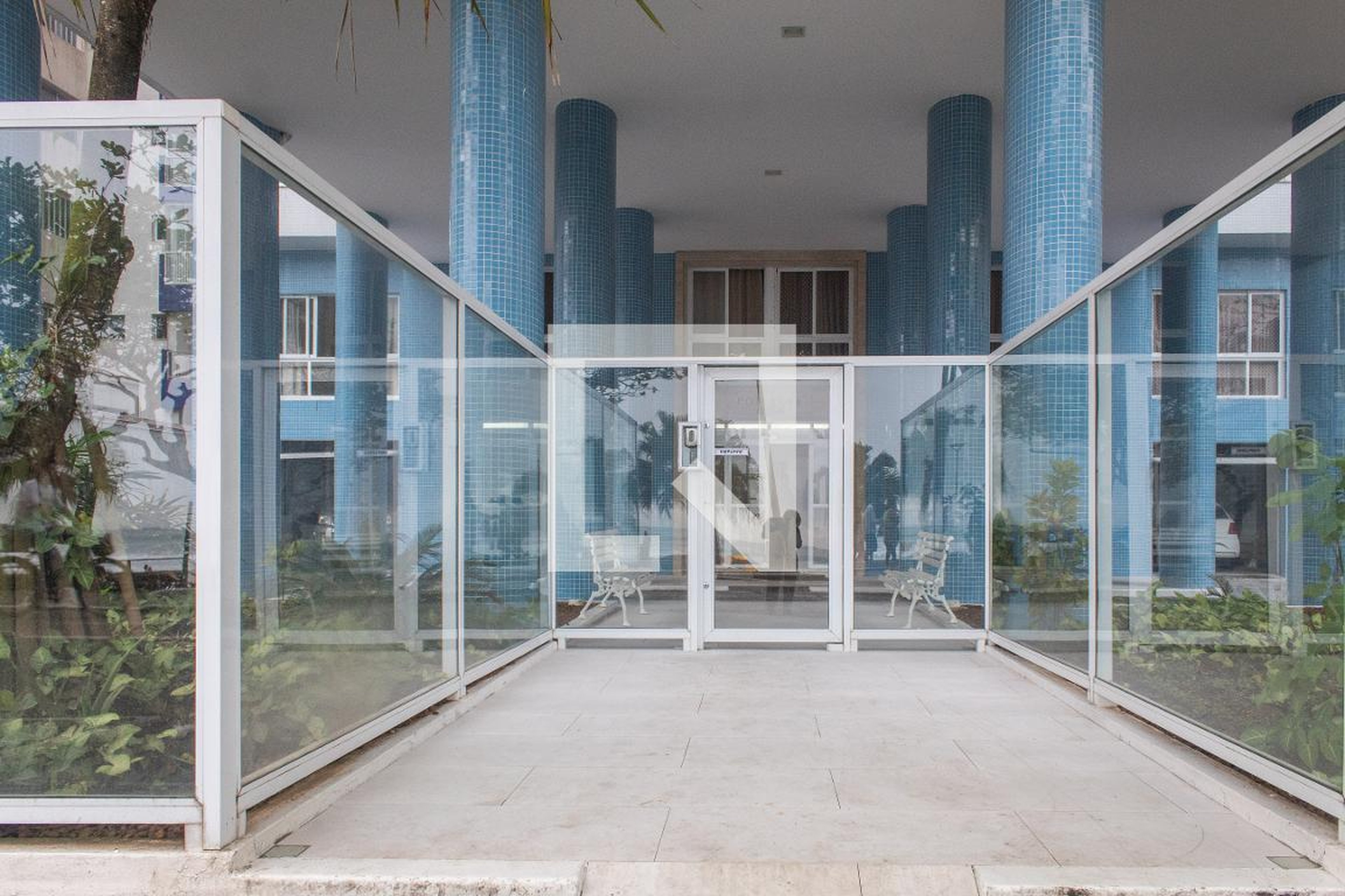 Fachada do Prédio Condomínio Pombeva